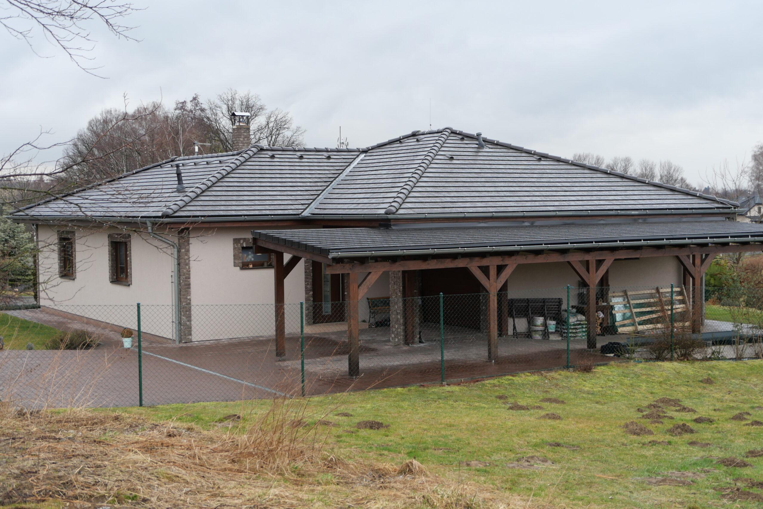 Garážová stání a přístřešky