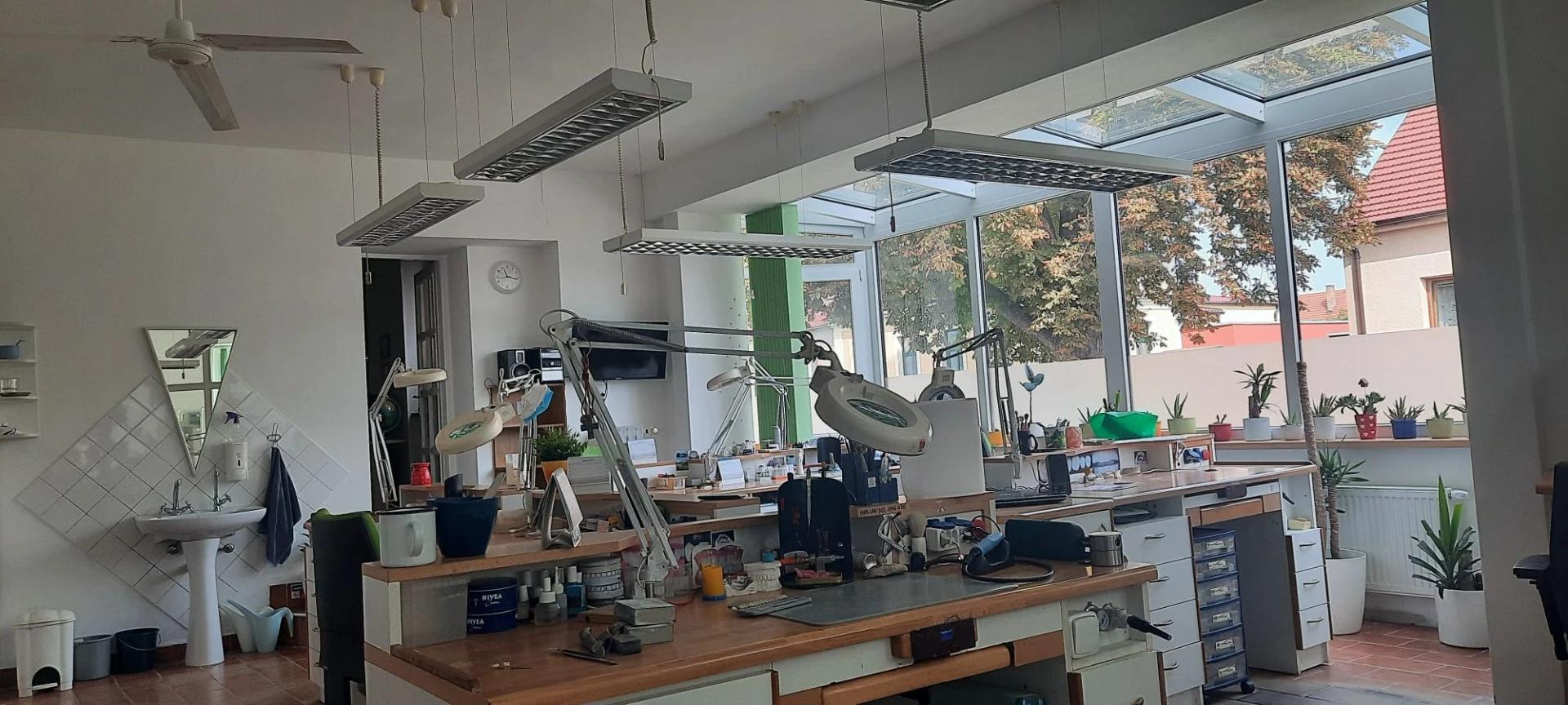 Zubní laboratoř * dentiLAB *  zub.tech.Libor Kratochvíl foto 1