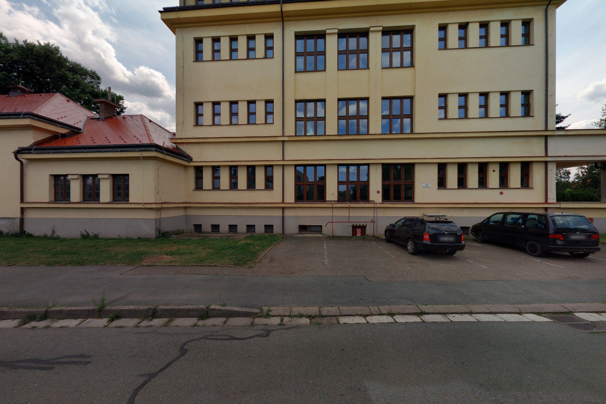 Masarykova ZŠ a MŠ, Hradec Králové - Plotiště, P. Jilemnického foto 3