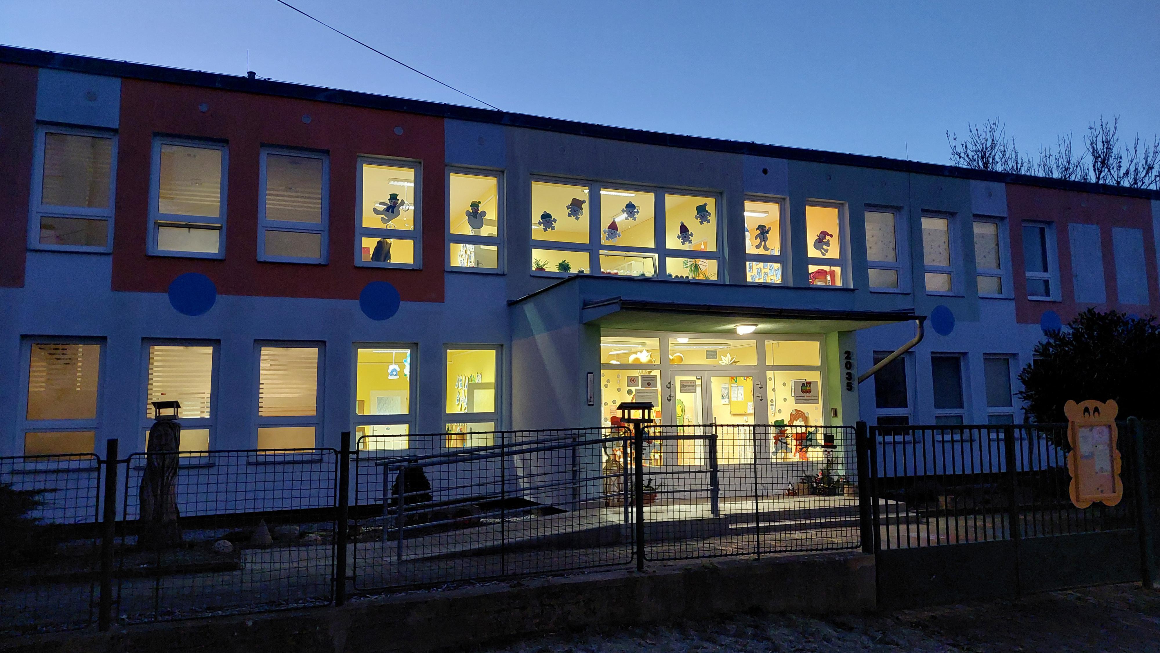 ZŠ a MŠ Litvínov, Čapkova foto 2