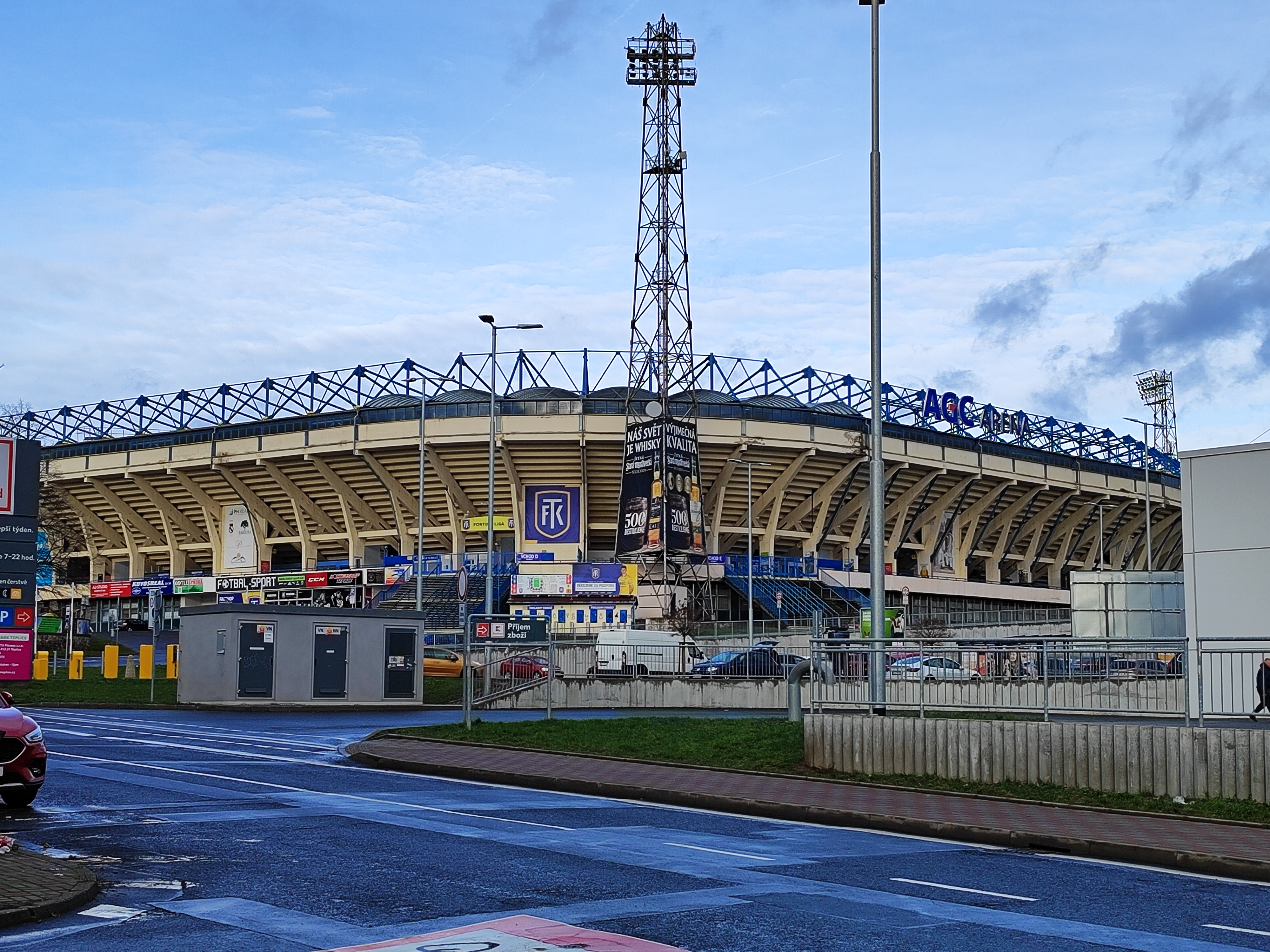 Fotbalový stadion Na Stínadlech foto 2