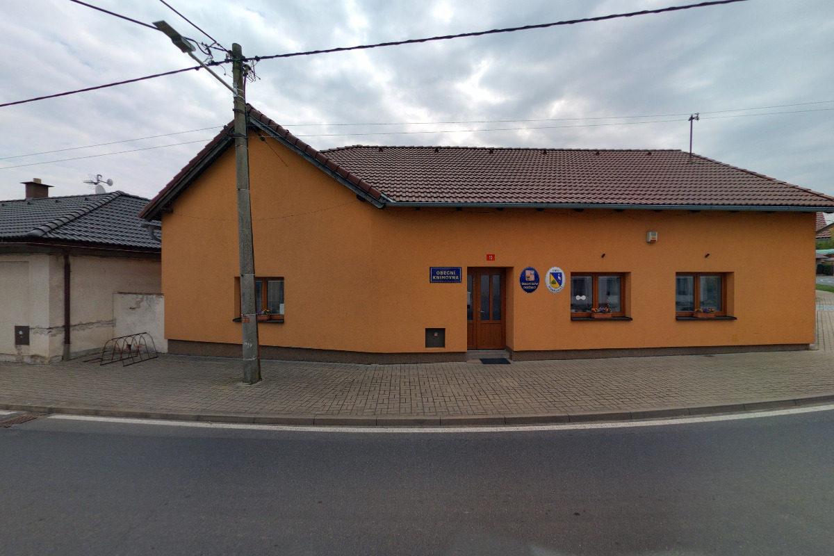 Dobřenice - obecní úřad foto 2