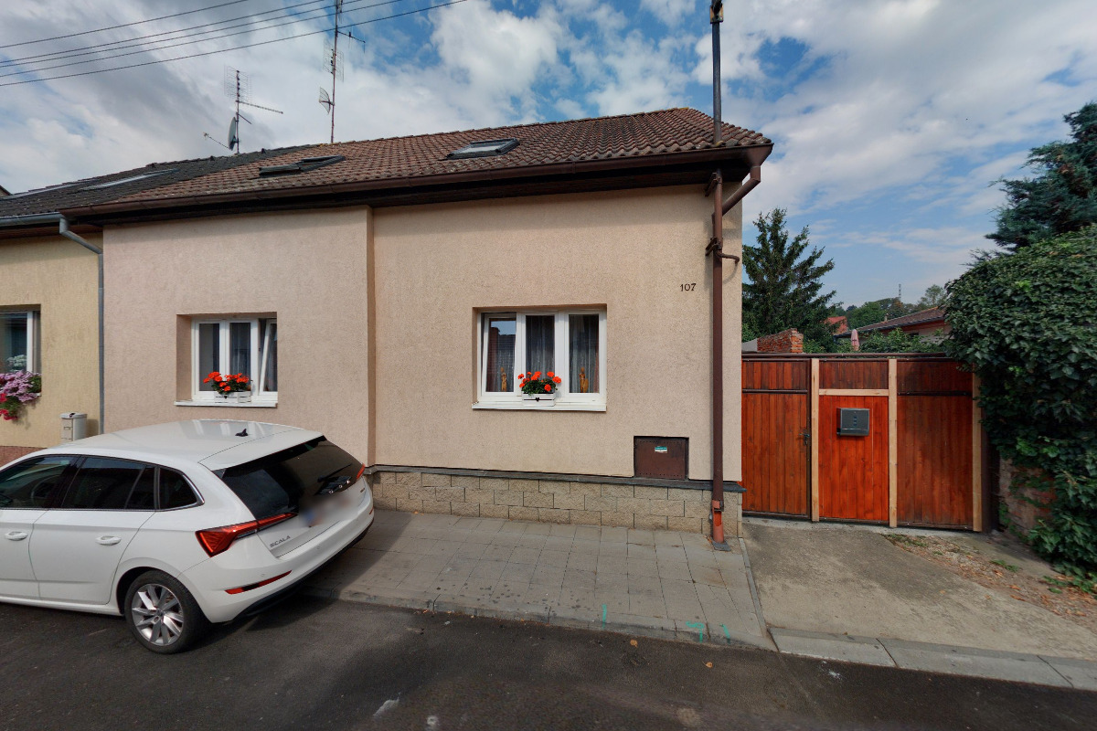 VICTORIA INSURANCE & REALITY s.r.o., s.r.o.