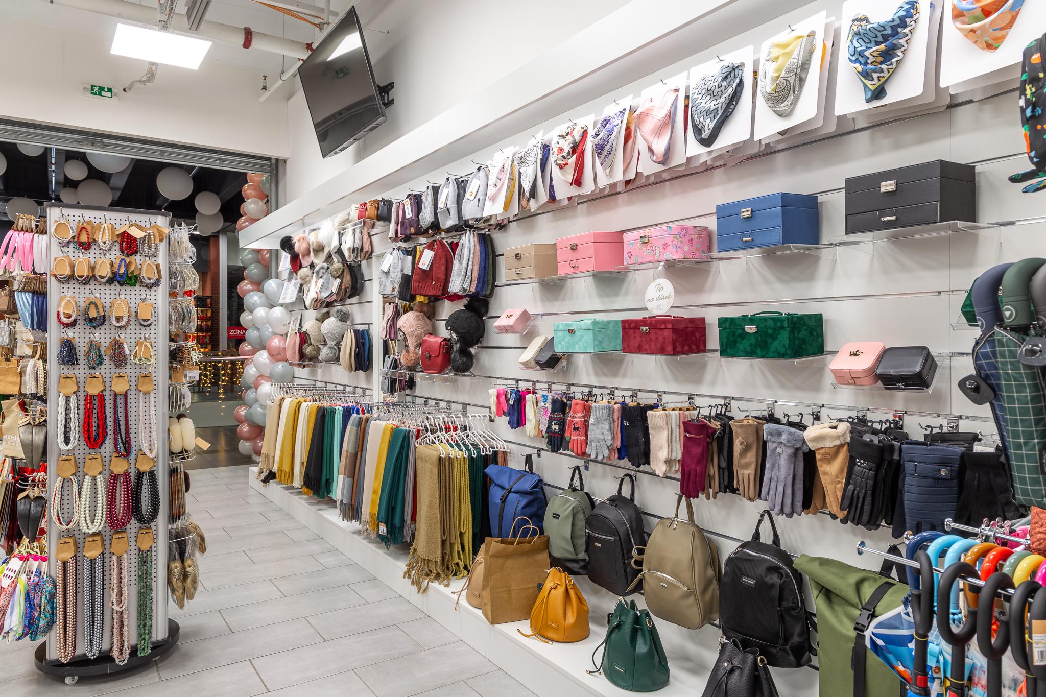 STOKLASA galanterie a látky foto 2