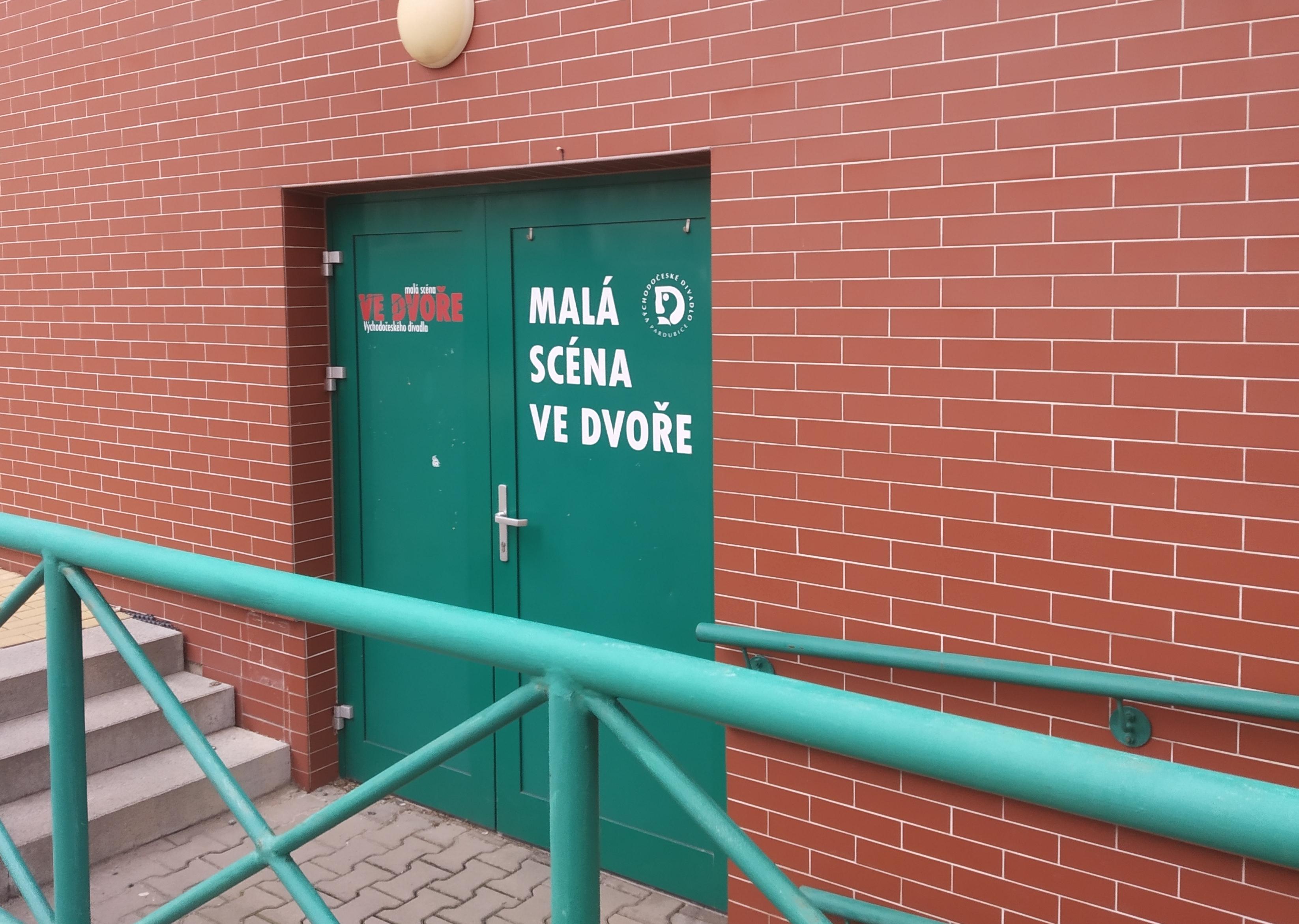 Malá scéna ve dvoře foto 5