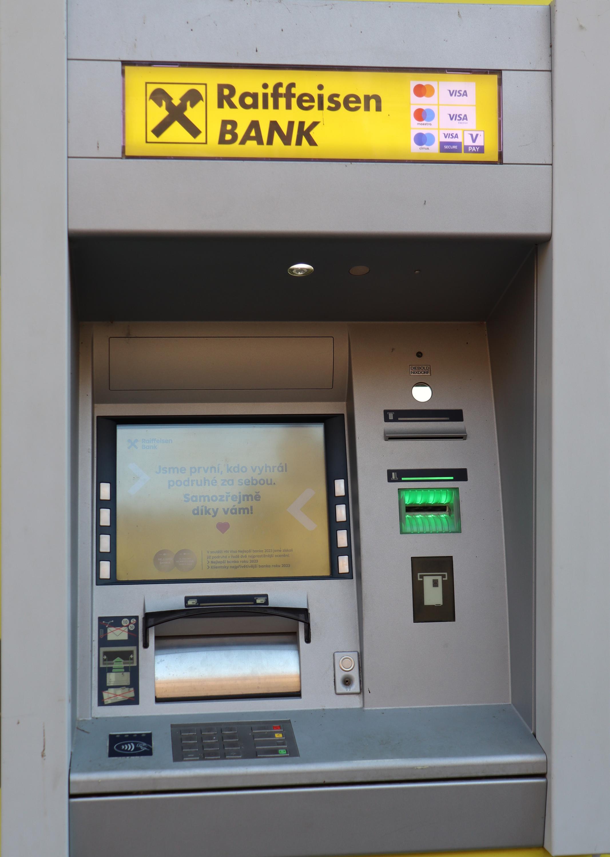 Raiffeisenbank - bankomat foto 3