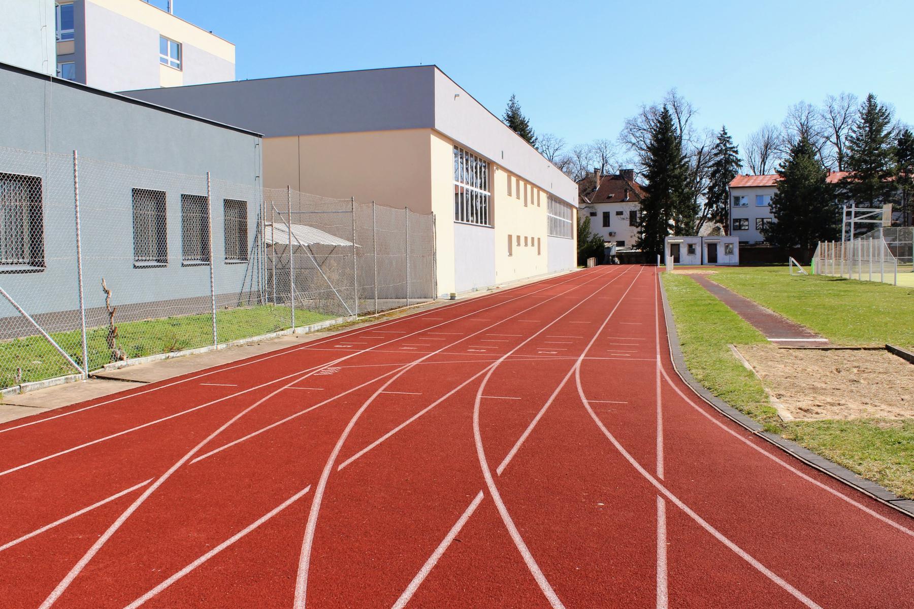 Gymnázium, Pardubice, Dašická - sportovní areál foto 6