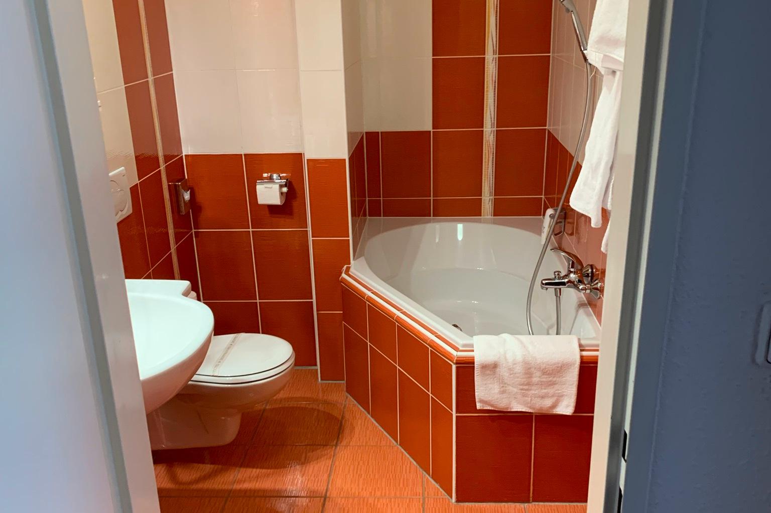 HMREKO.cz - Rekonstrukce bytů, hodinový manžel