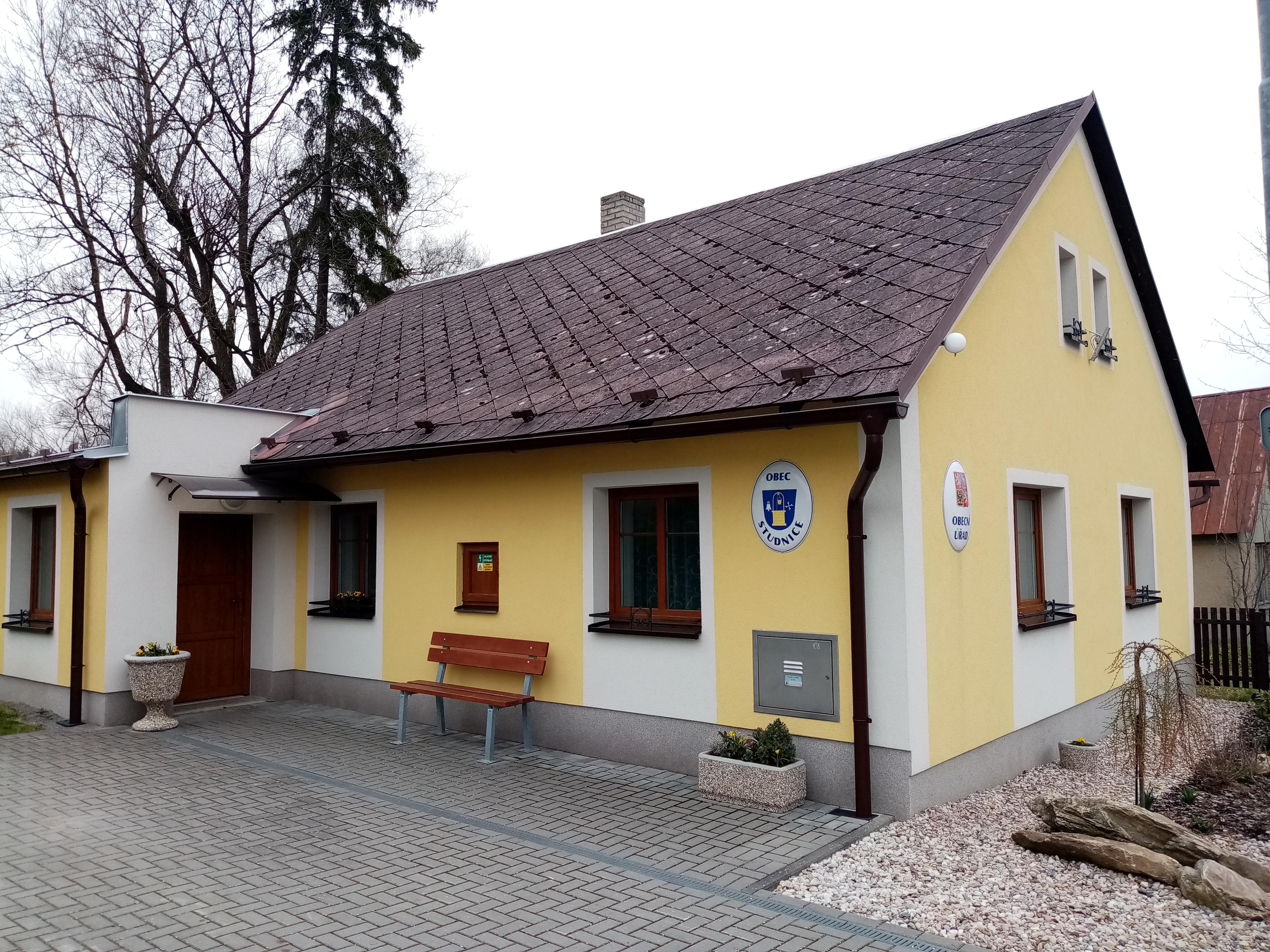 Studnice - obecní úřad foto 3