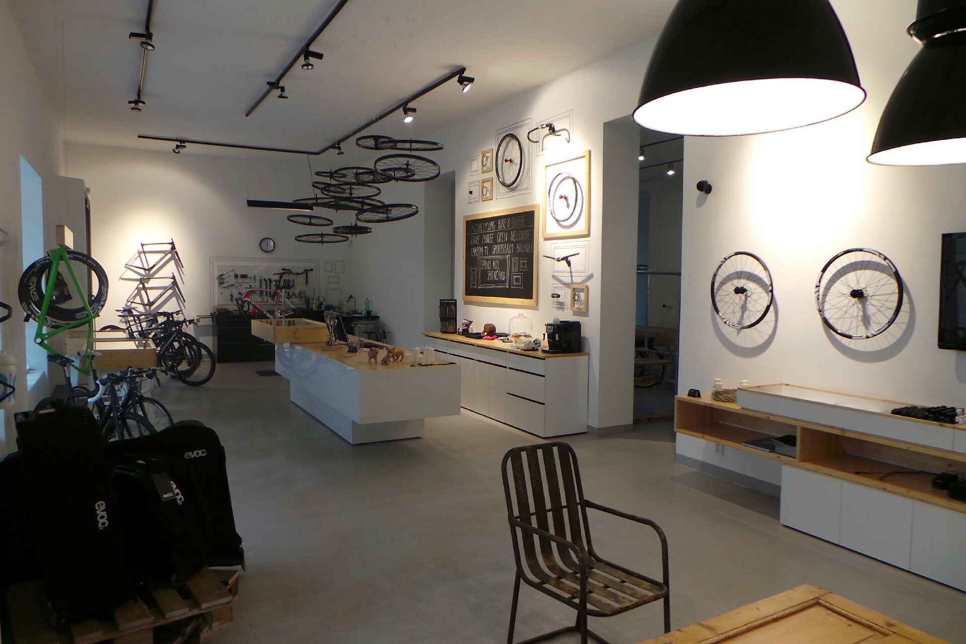 Future Cycling Bike & Coffee Zahálka foto 2