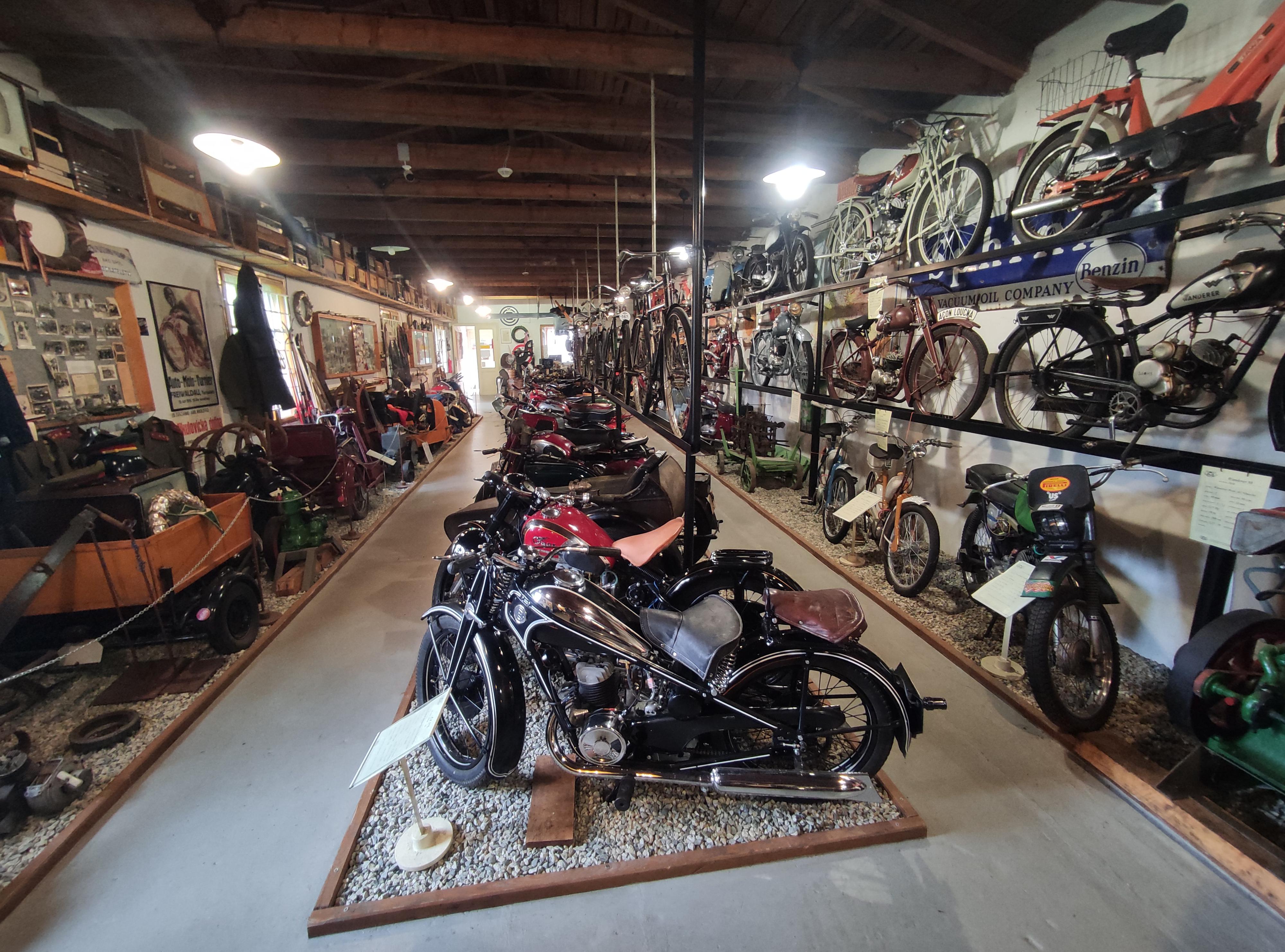 Auto - moto veterán muzeum foto 4