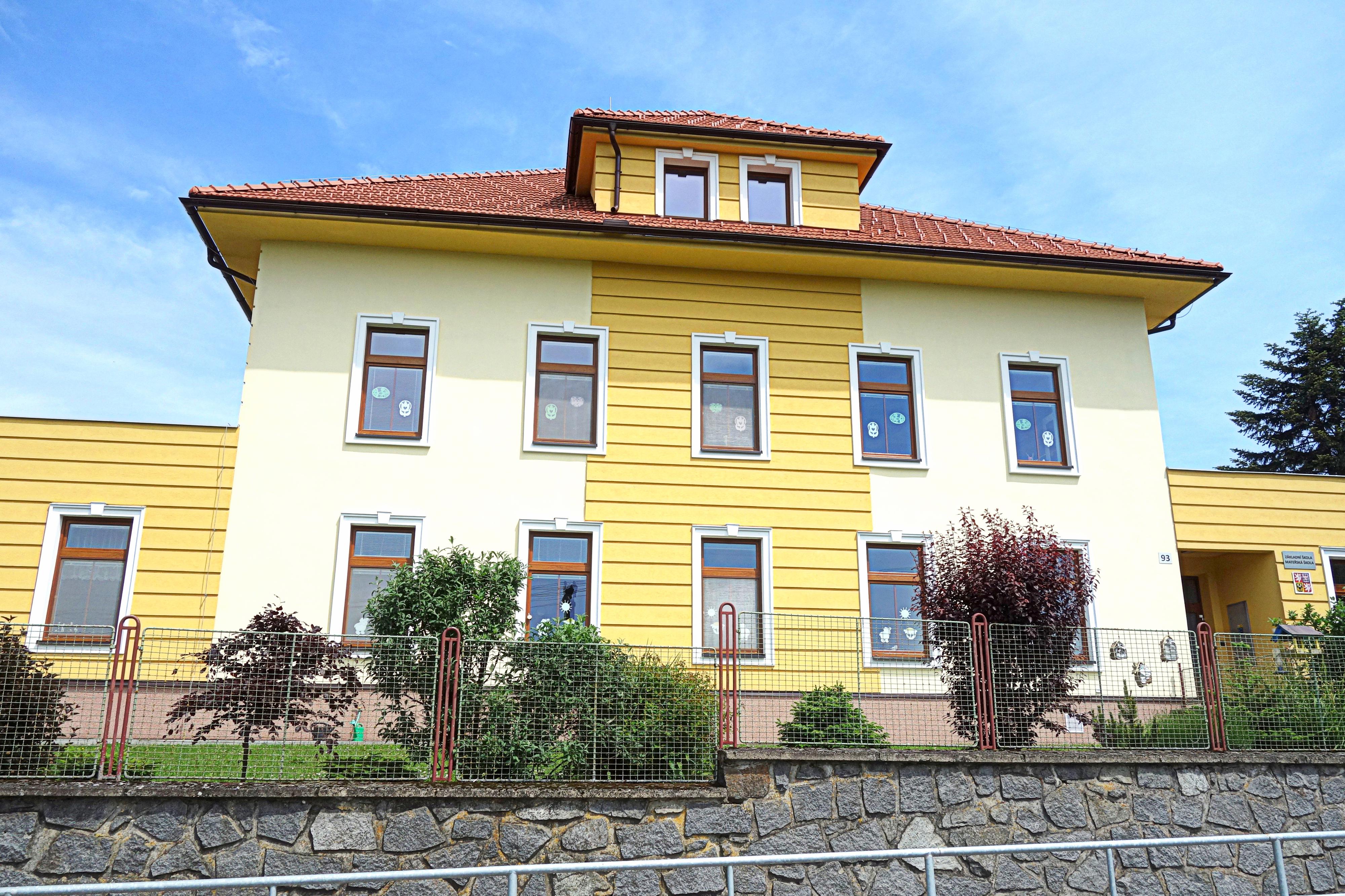 Základní škola a Mateřská škola Řečice foto 3