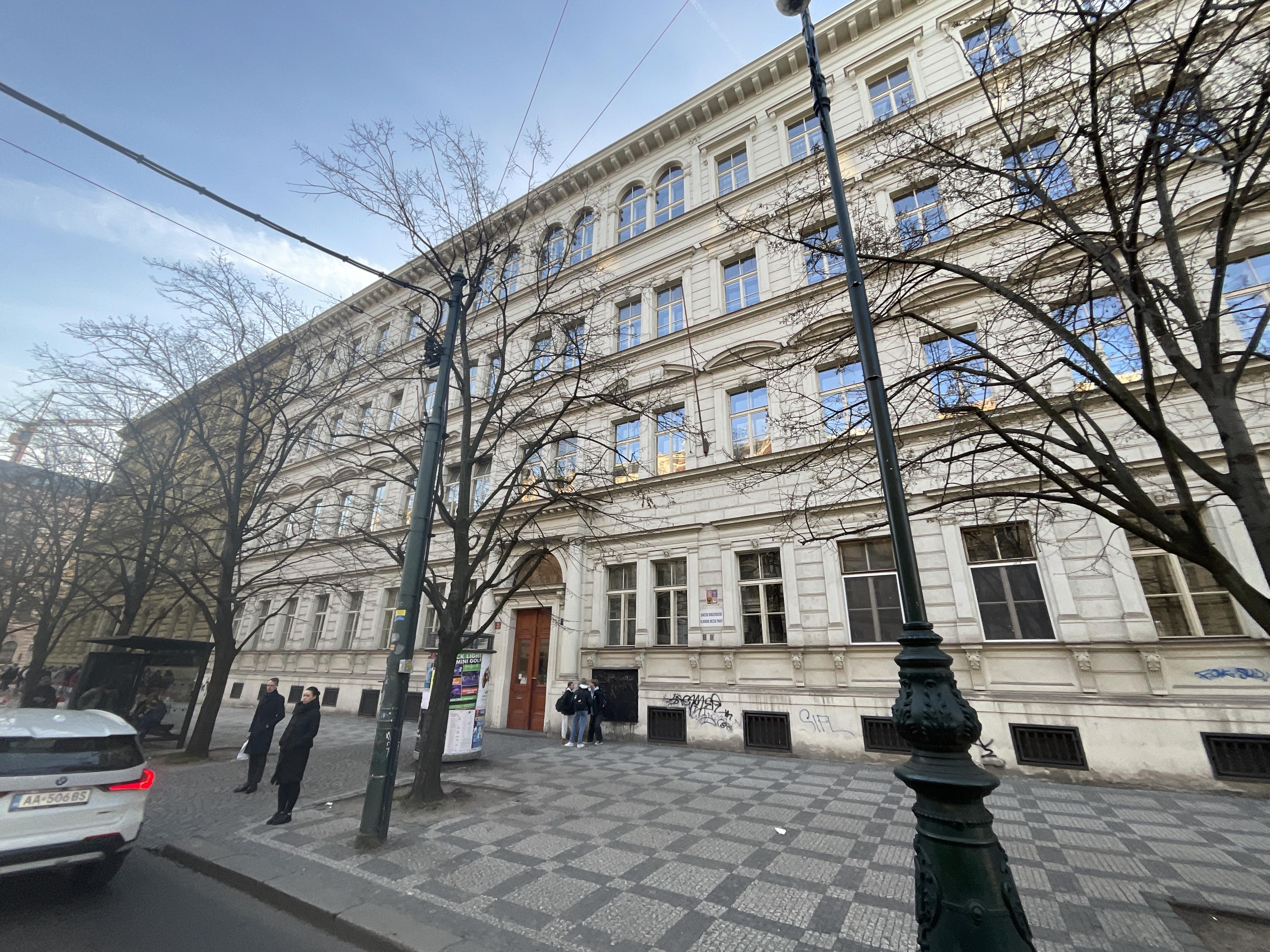 Taneční konzervatoř hlavního města Prahy, Praha 1, Křížovnická 7 foto 3