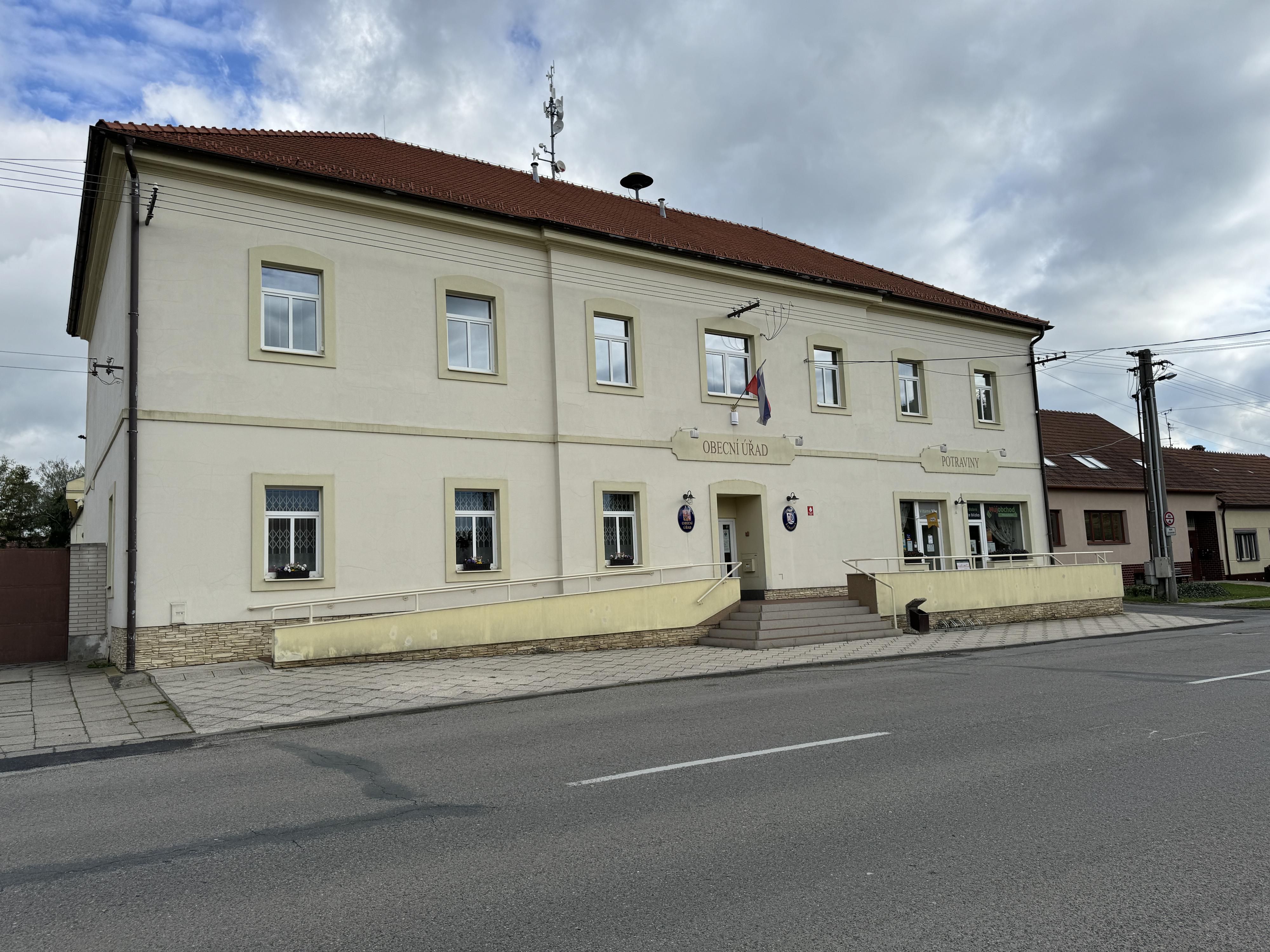 Šaratice - obecní úřad foto 4