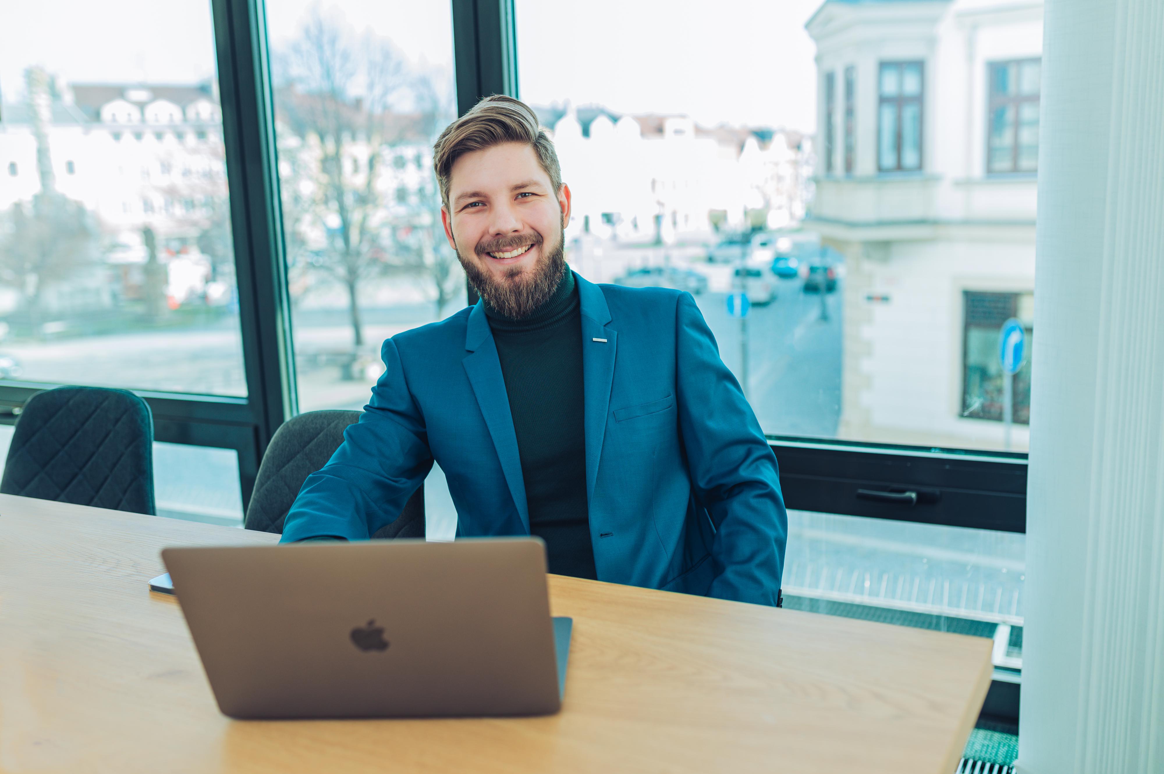 Petr Macholán - Realitní makléř