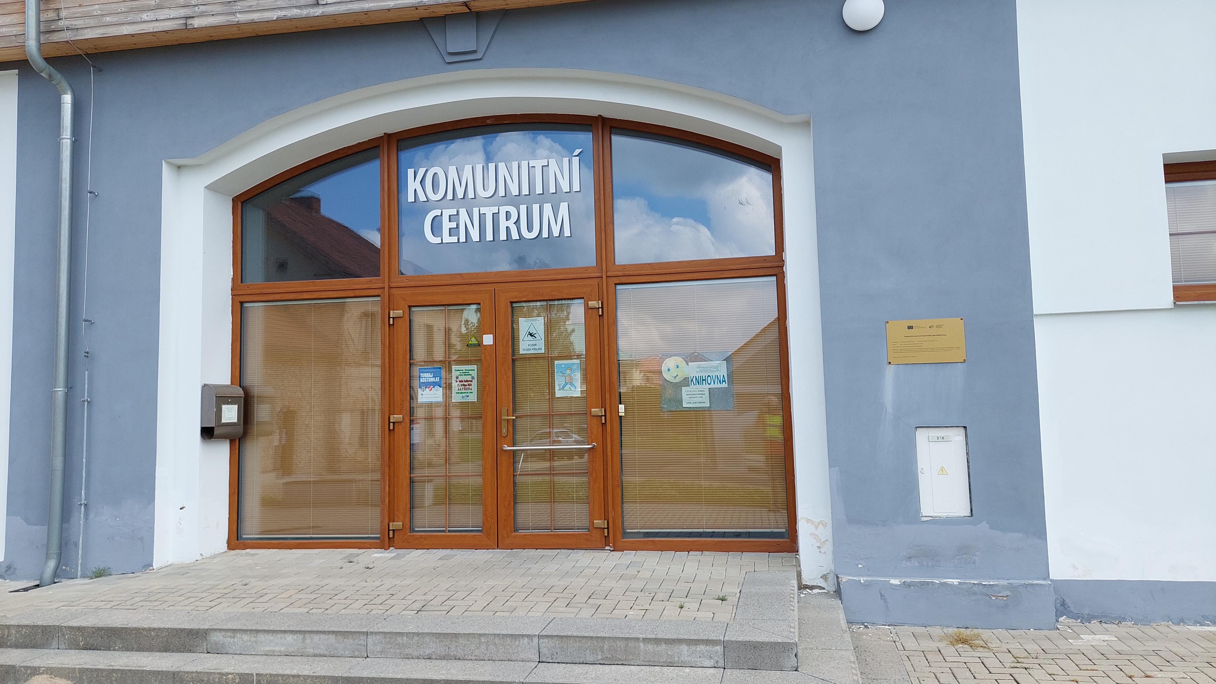 Místní lidová knihovna Kostomlaty pod Milešovkou foto 3