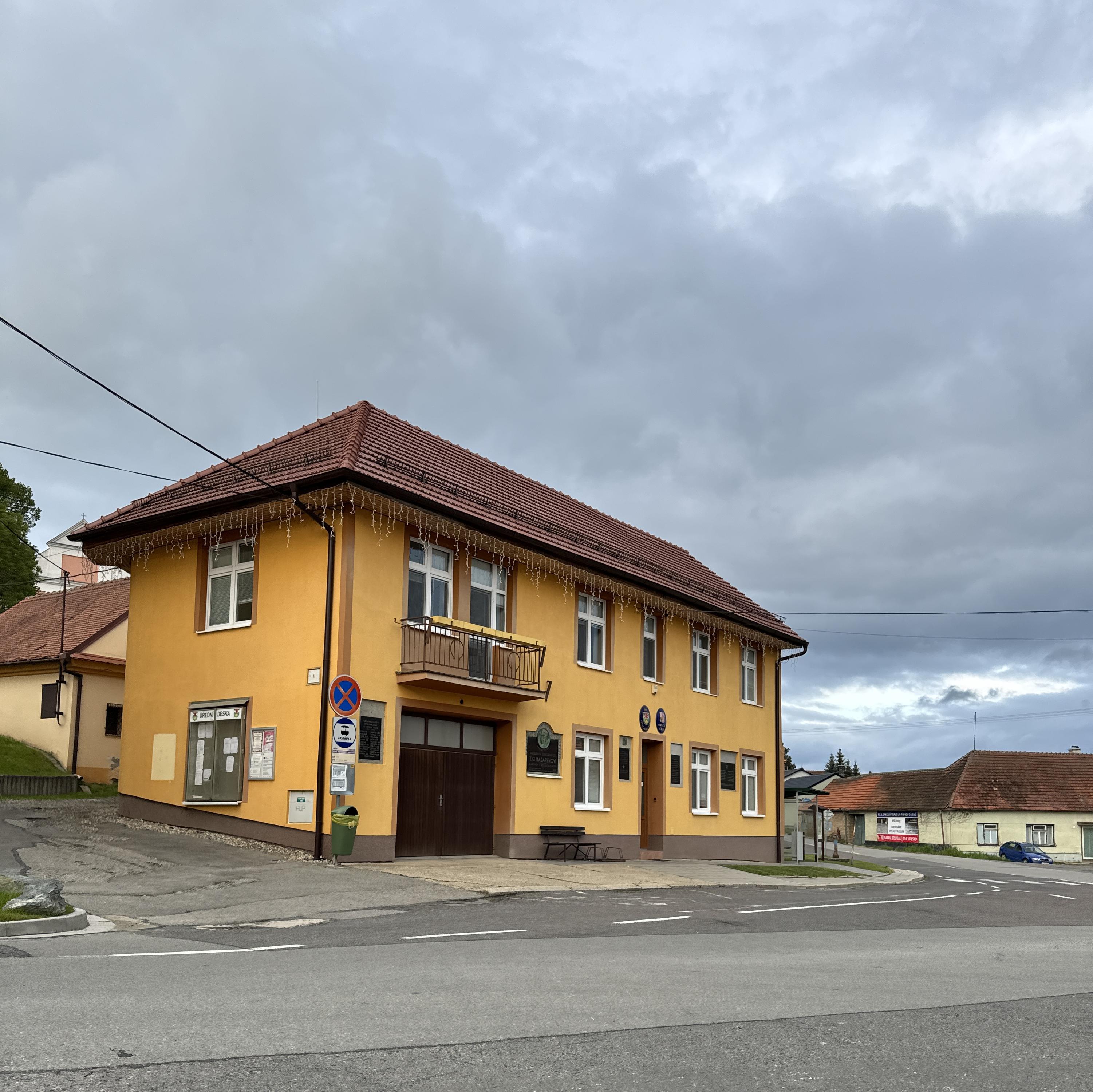 Velké Hostěrádky - obecní úřad foto 2