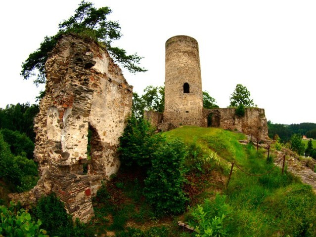 Zřícenina hradu Dobronice u Bechyně foto 3