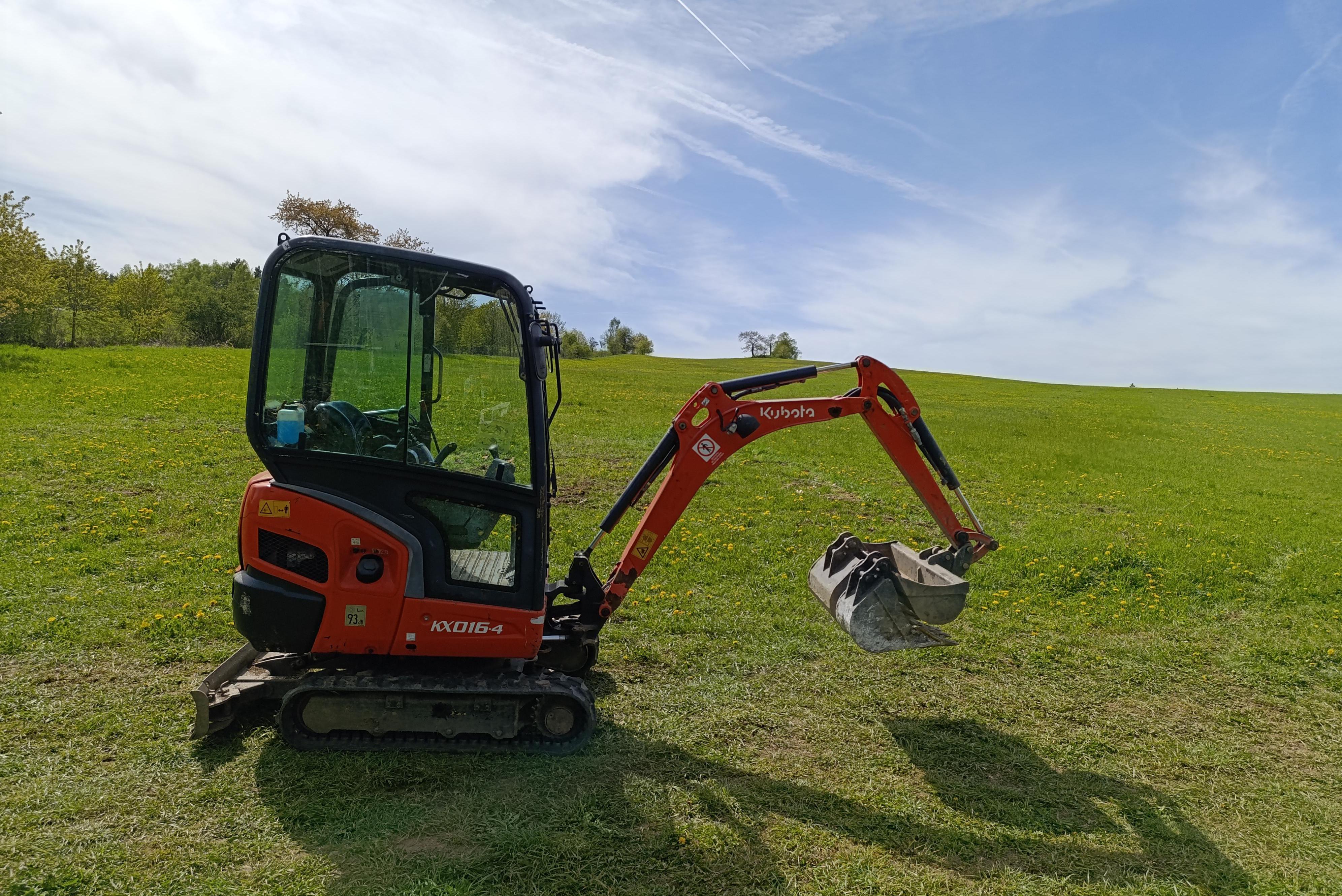 Půjč si bagr na zahradu