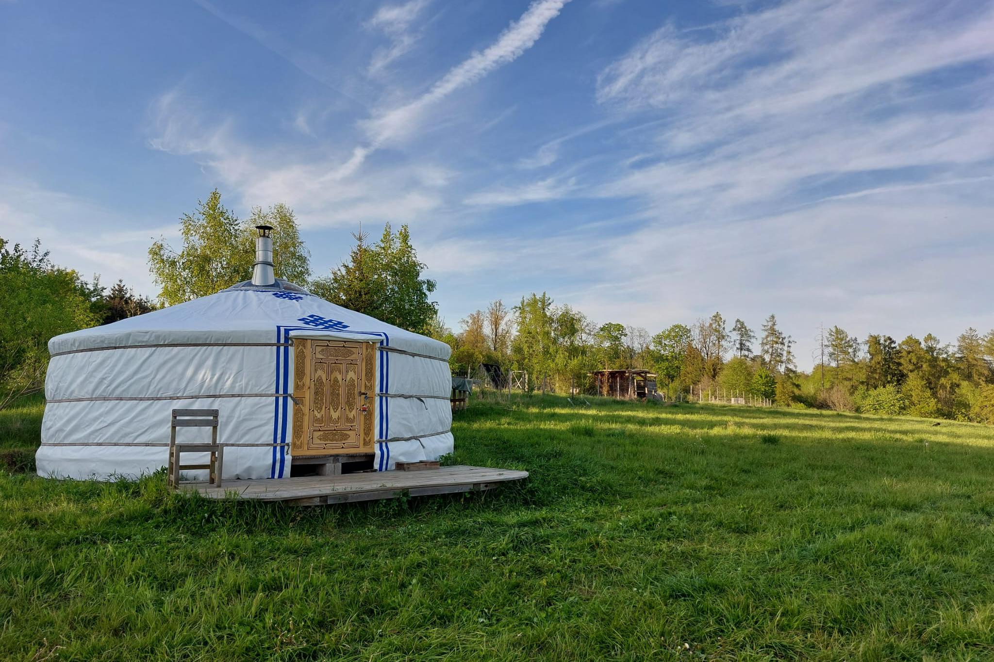 Jurta na polosamotě