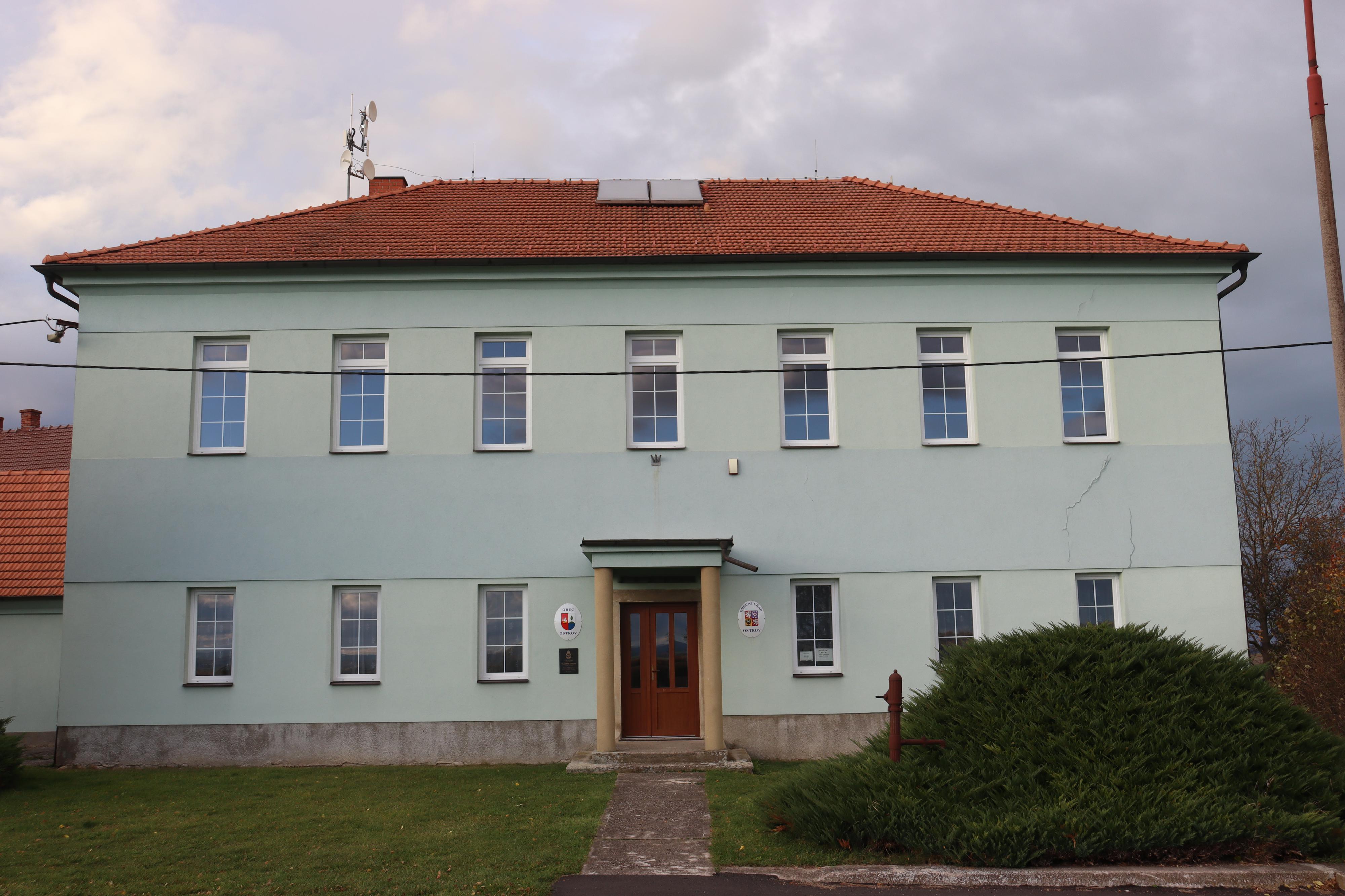 Ostrov - obecní úřad
