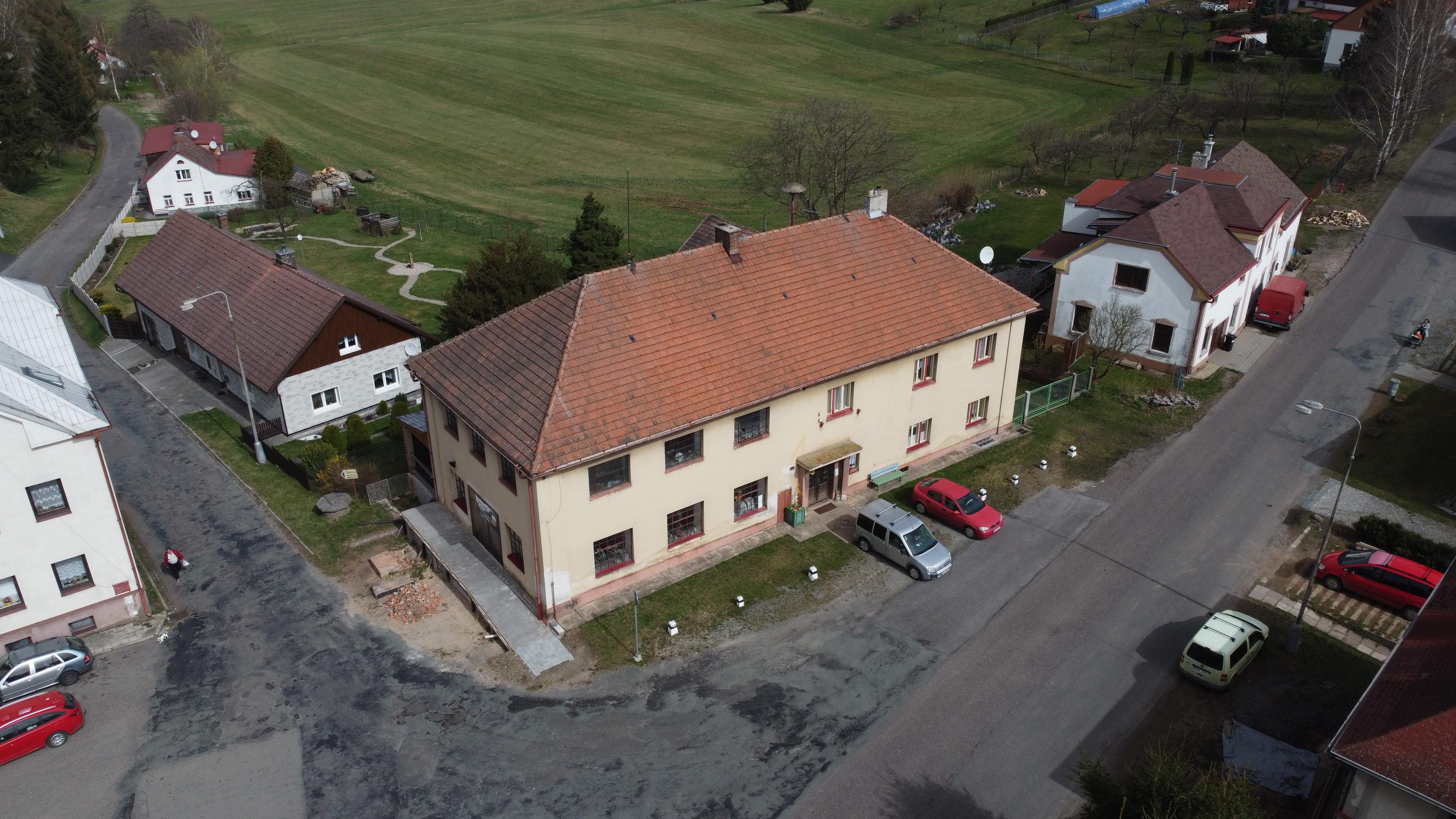 MOTO Červený foto 5