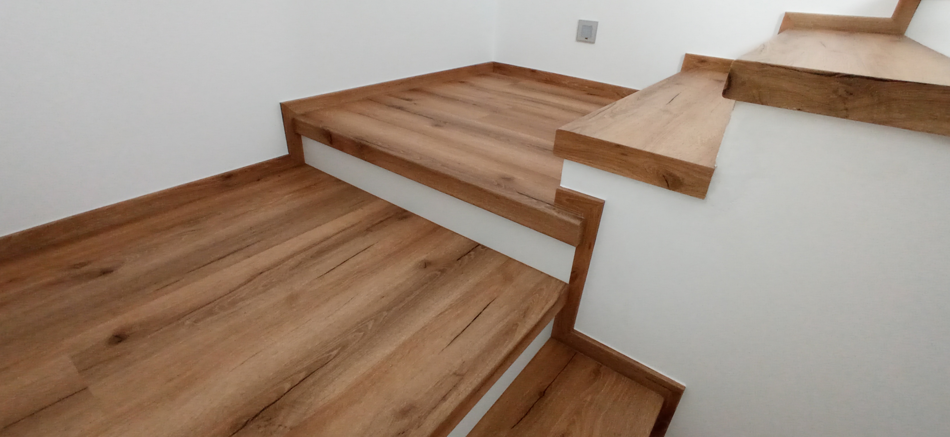 Schody z vinylu foto 2