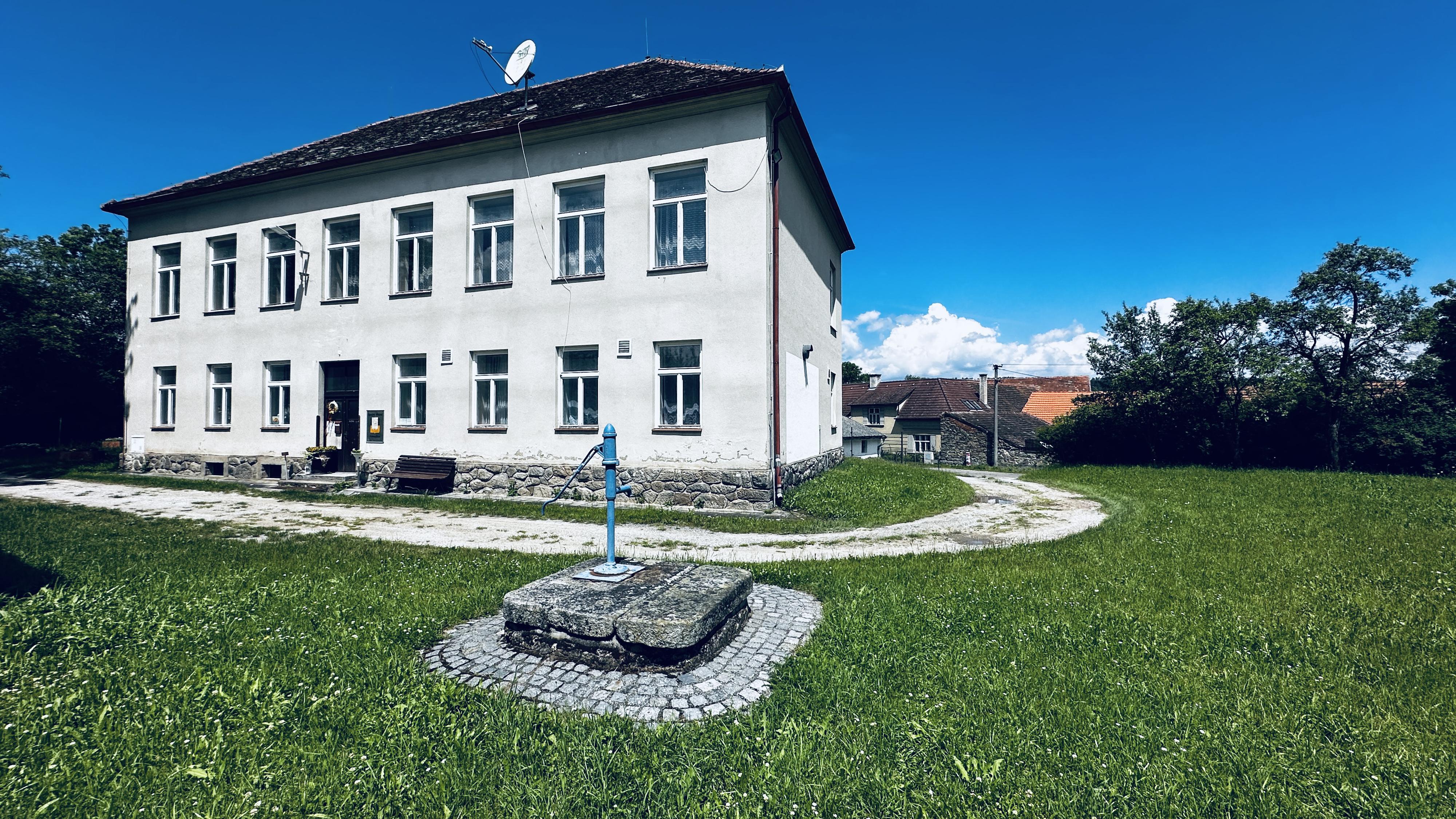 Místní knihovna Komušín