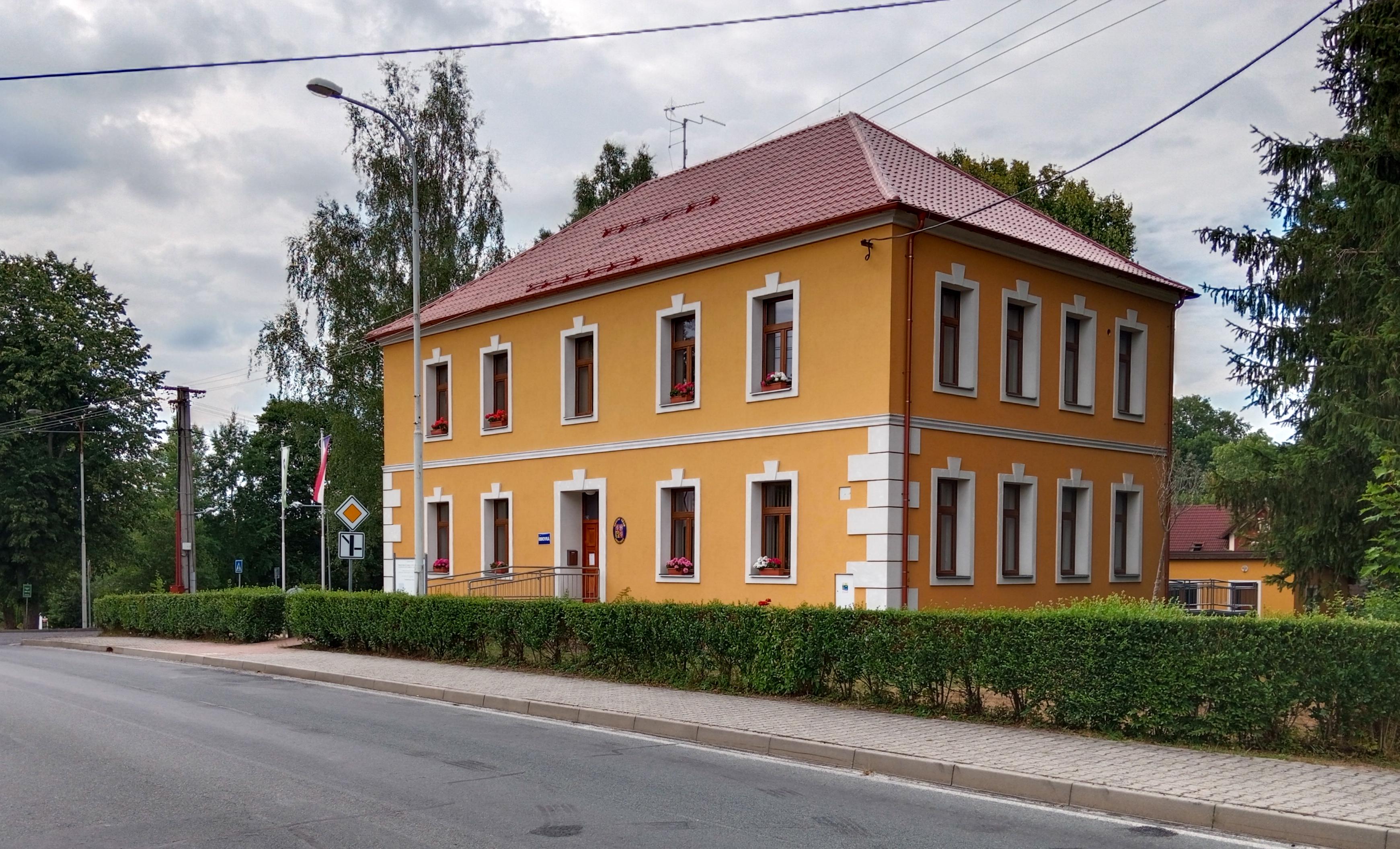 Broumov - obecní úřad foto 3