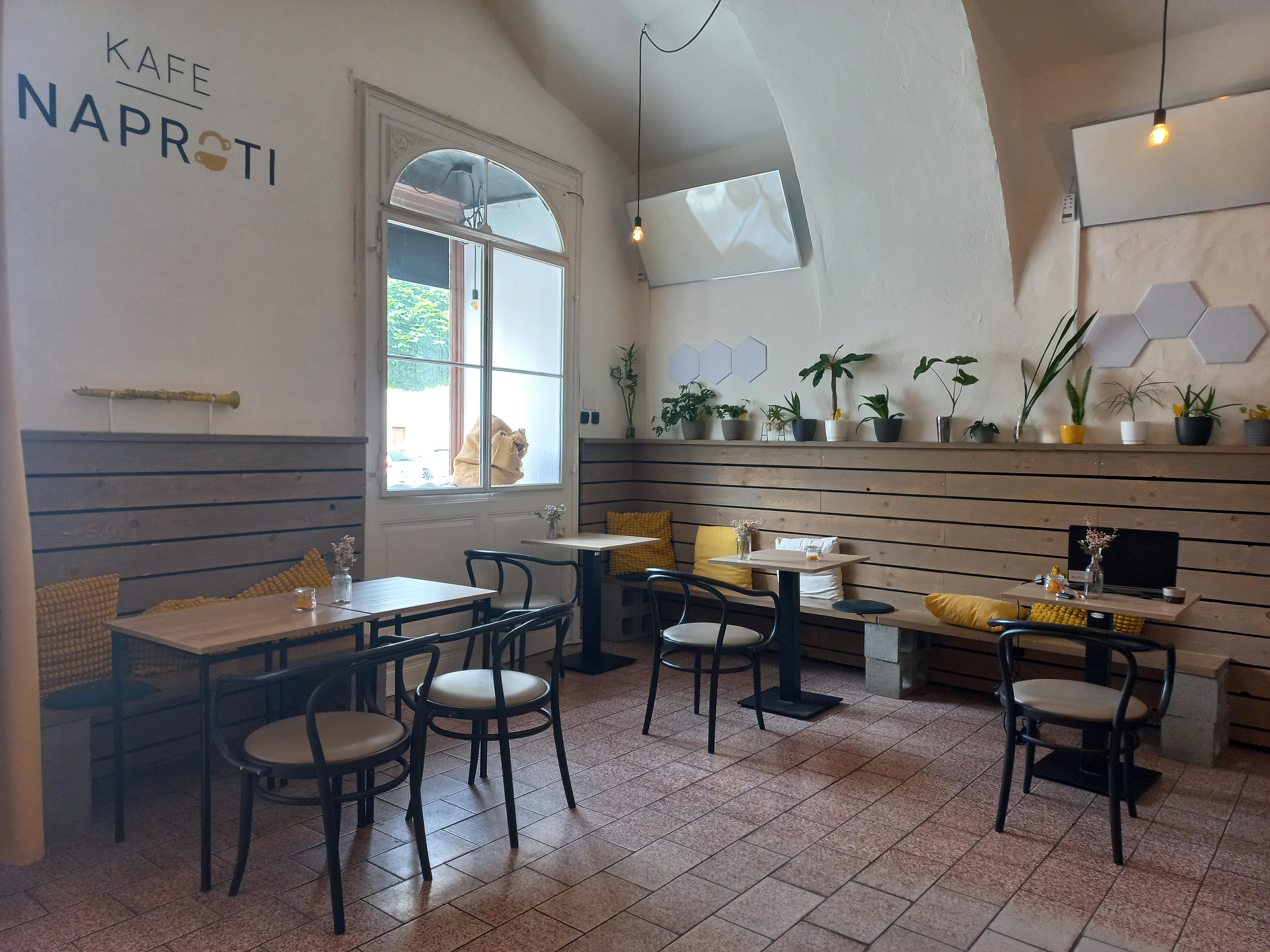 KAFE NAPROTI foto 5