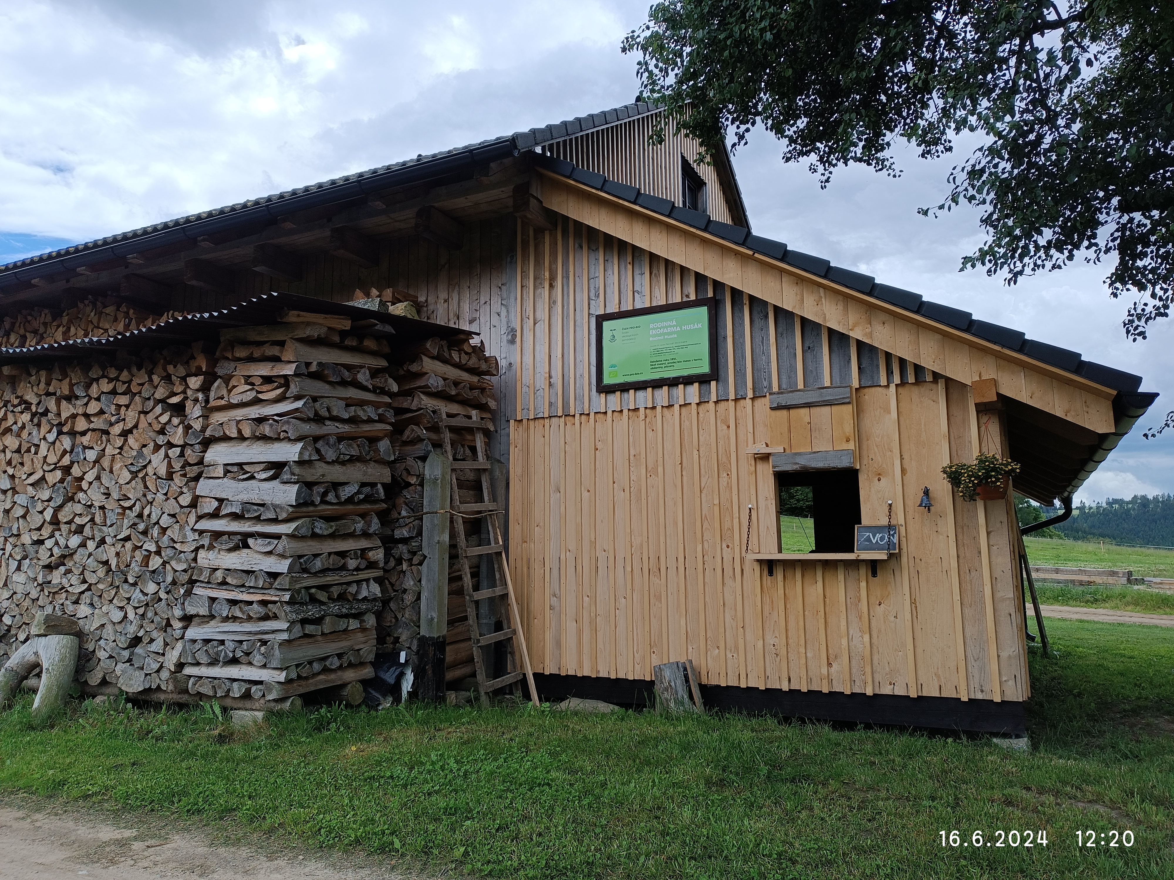 Okénko pod hruškou