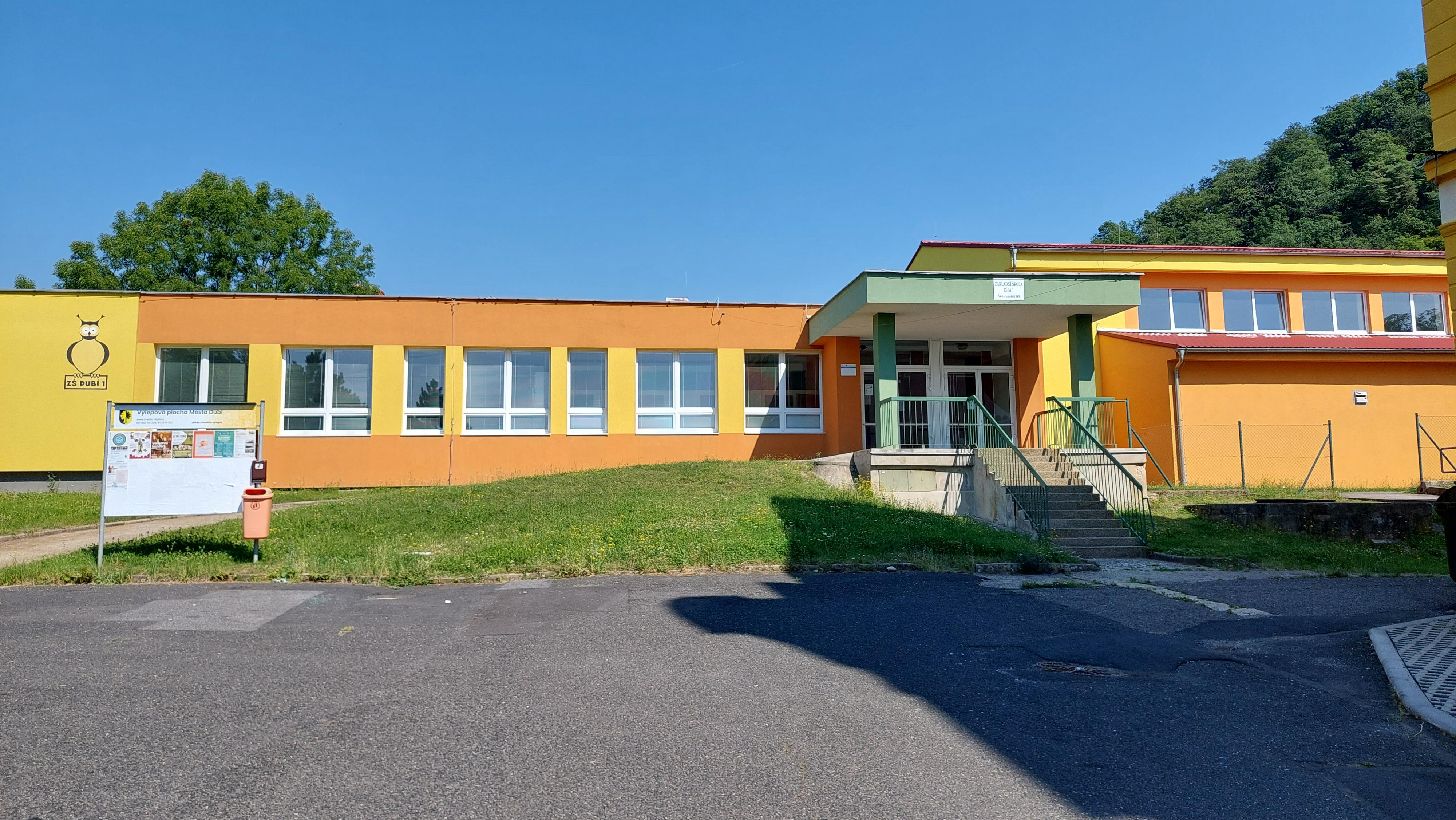 ZŠ Dubí 1, Školní náměstí foto 3