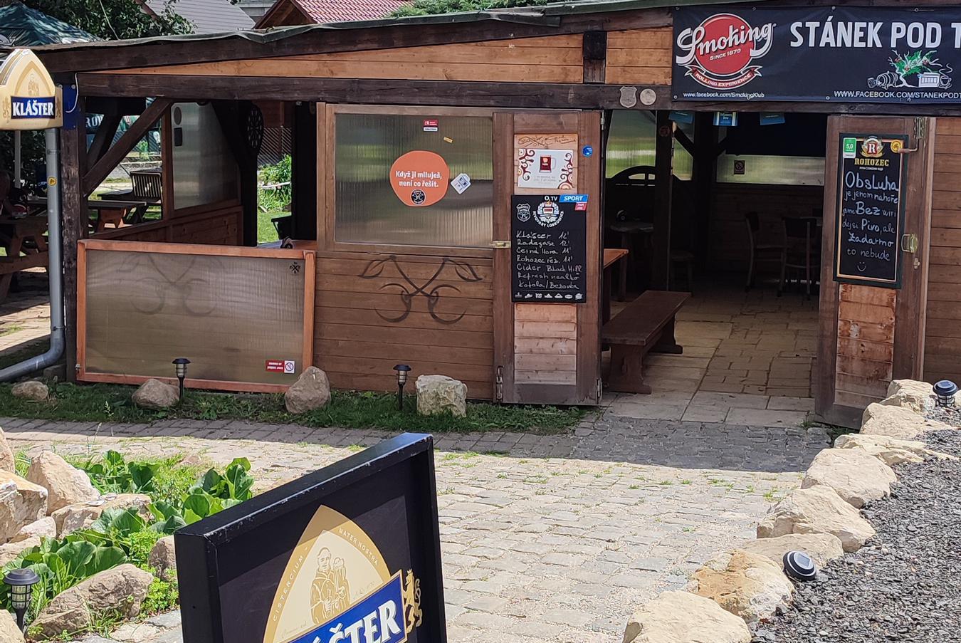 Stánek pod třešní - Jan Kováč foto 1