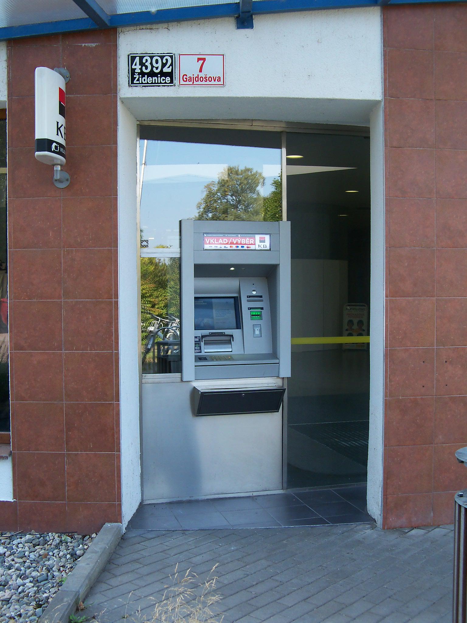 Bankomat Komerční banky foto 2