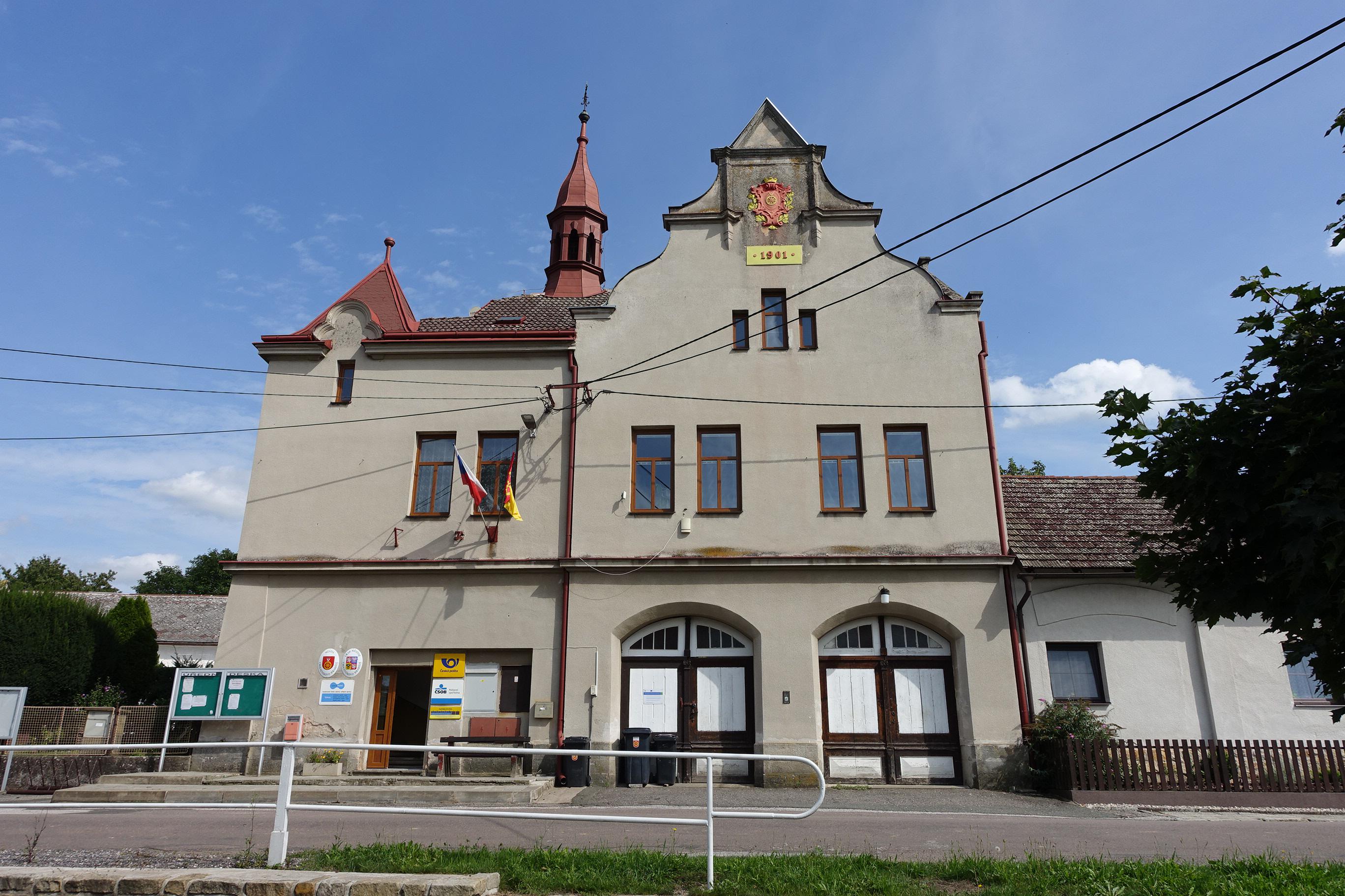 Choustníkovo Hradiště - úřad městyse foto 6