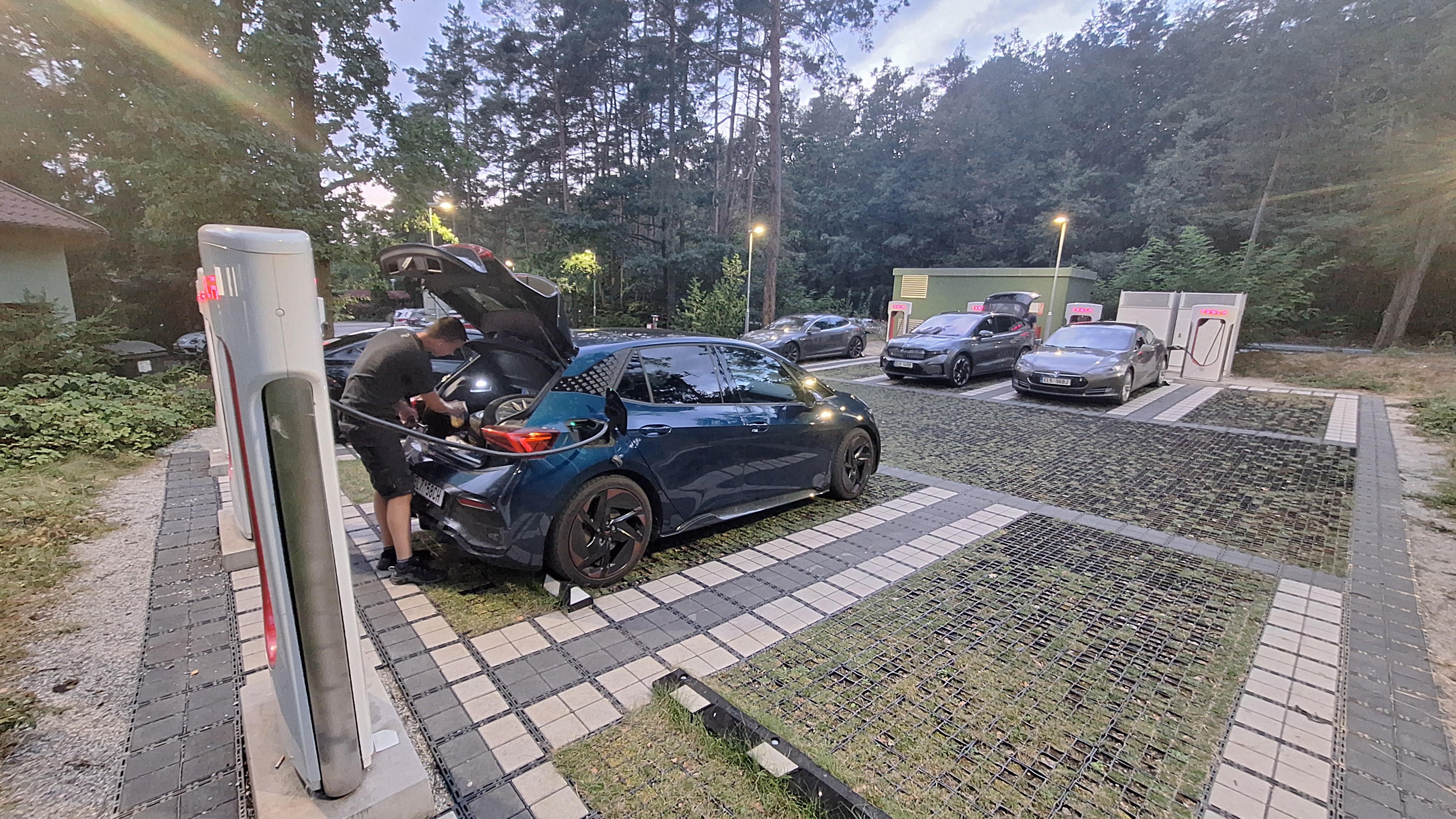 Nabíjecí stanice Tesla supercharger foto 6