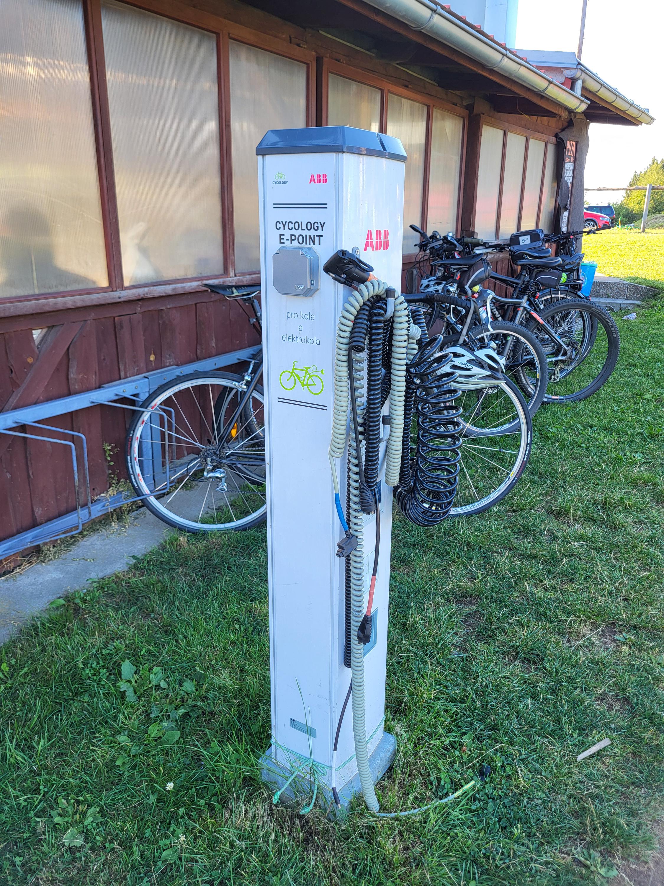 Nabíjecí stanice pro elektrokola Milíře foto 3