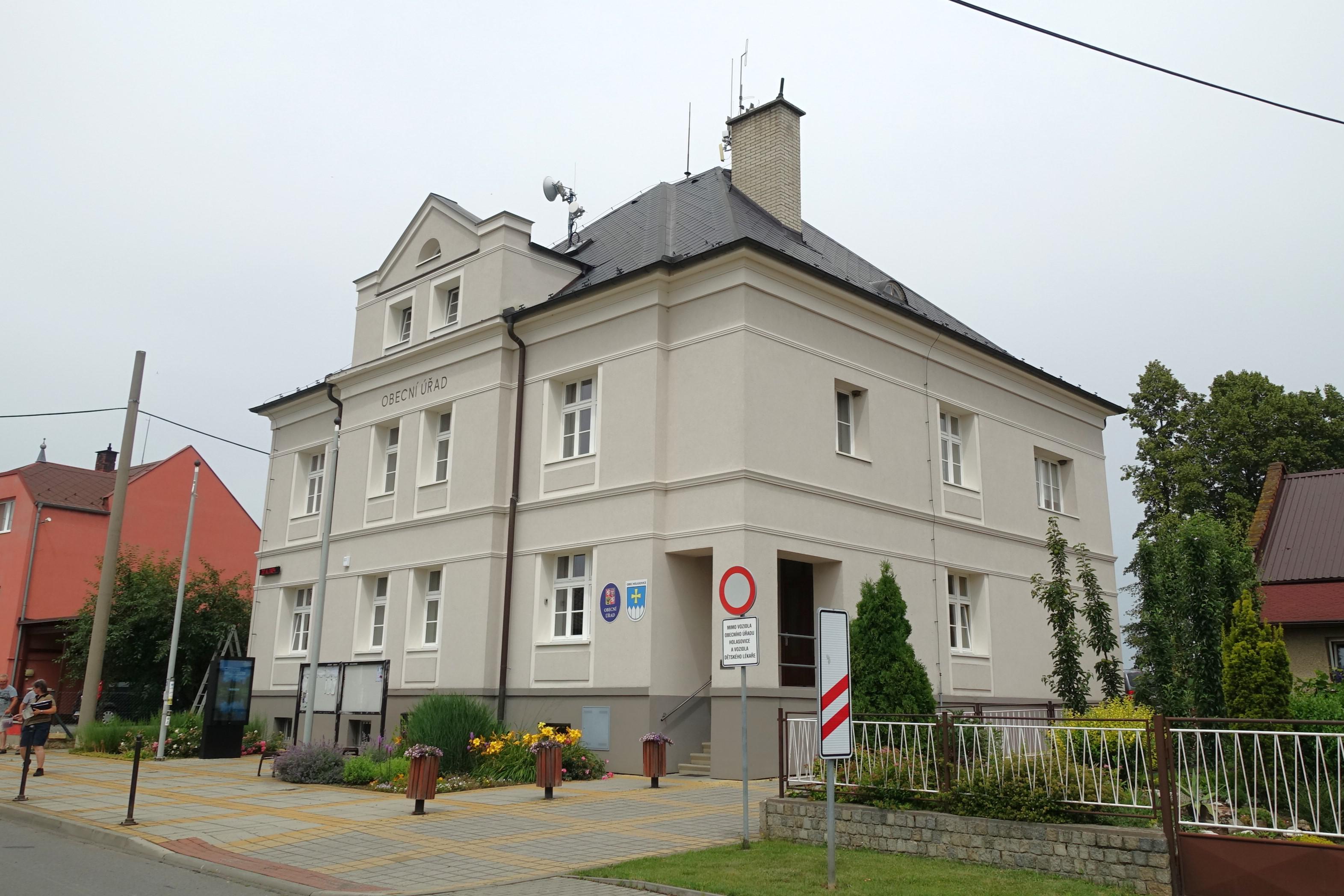 Holasovice - obecní úřad foto 4