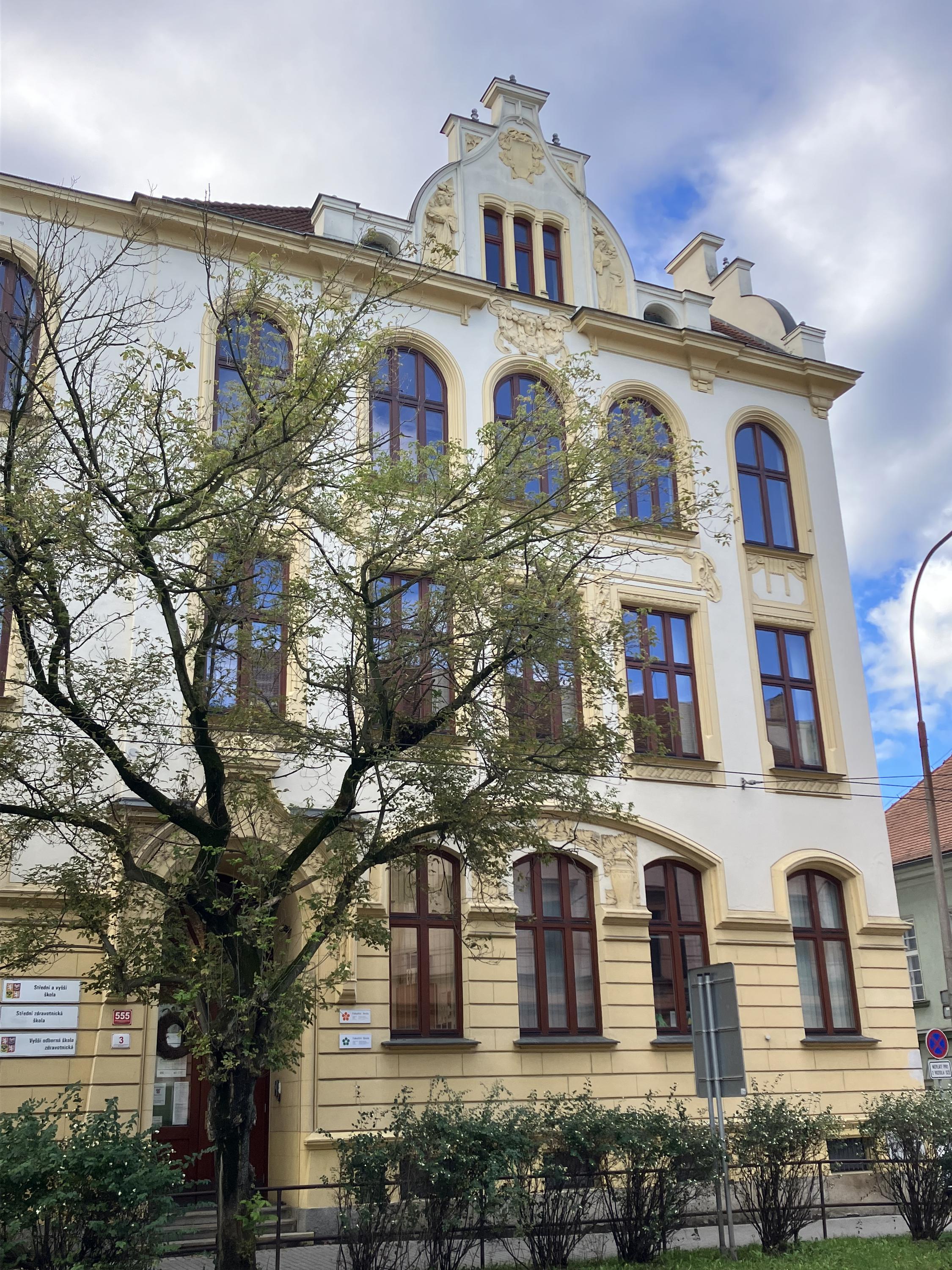 Střední zdravotnická škola a Vyšší odborná škola zdravotnická České Budějovice foto 2
