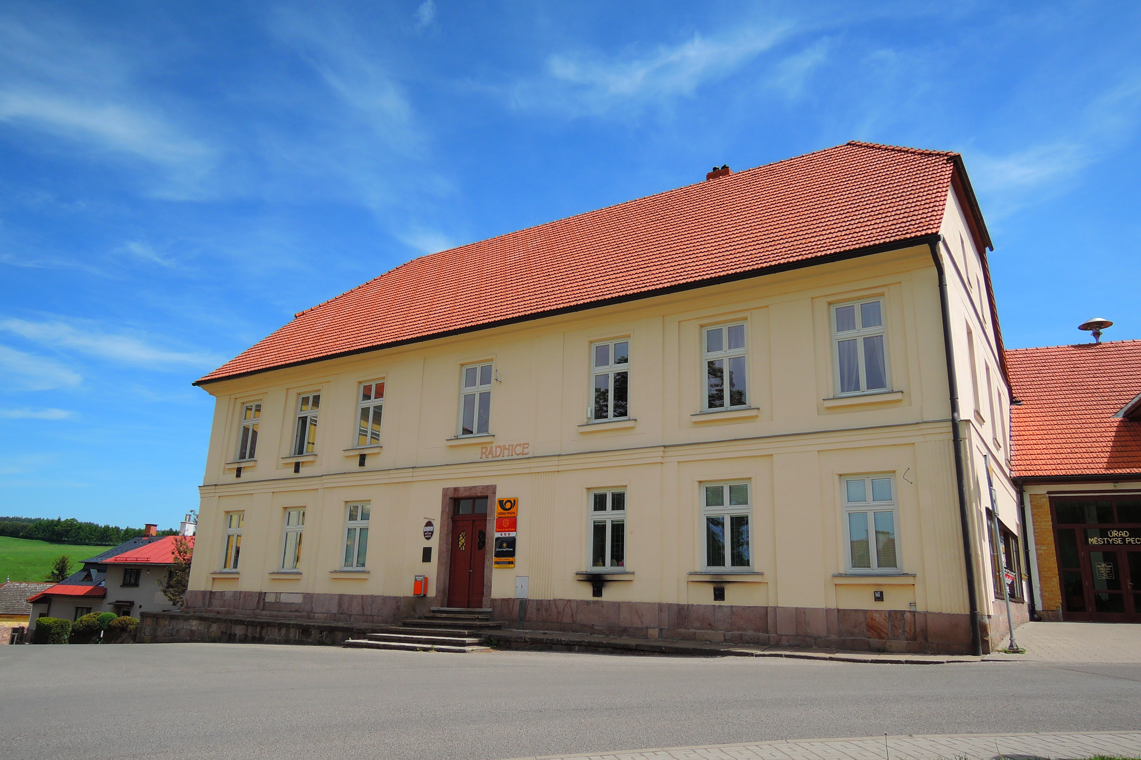 Pecka - úřad městyse foto 2