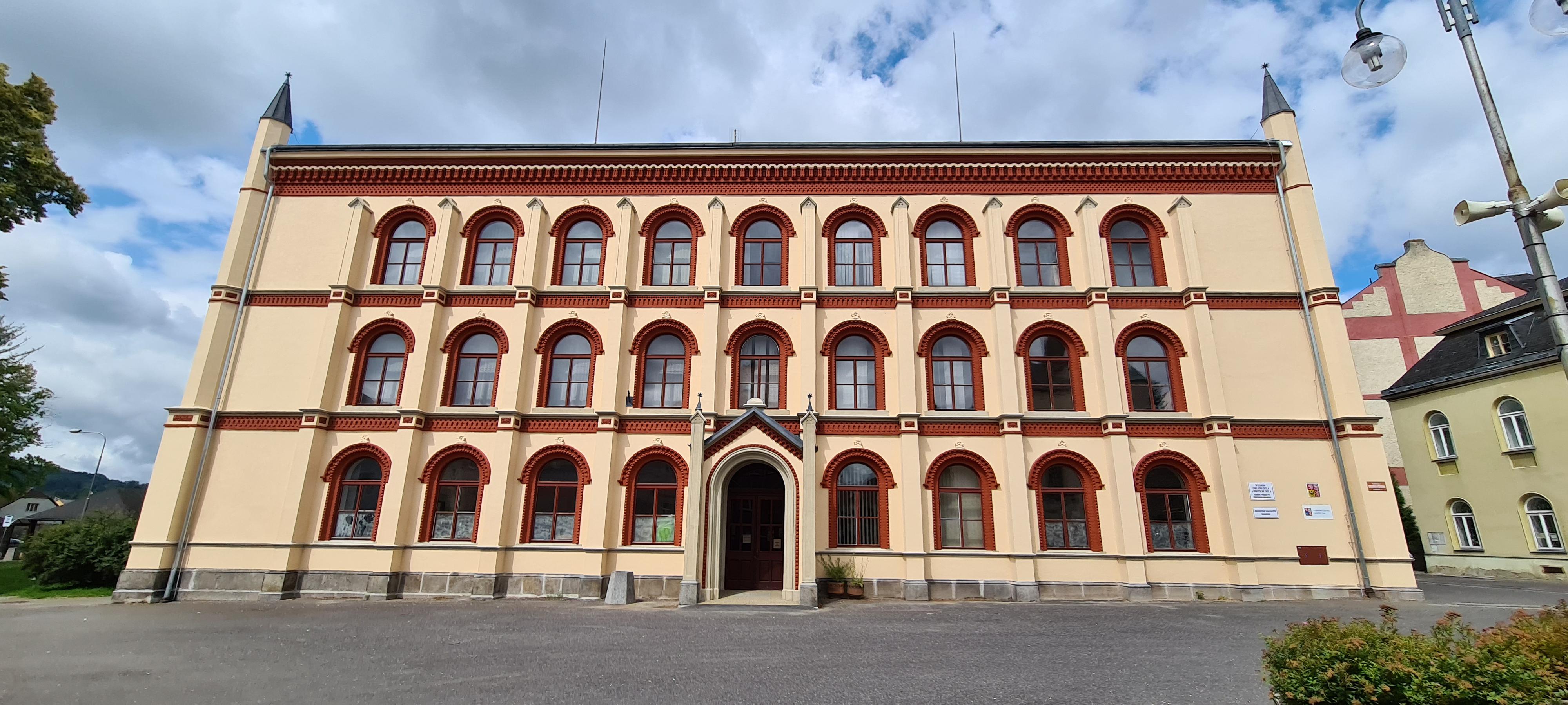 Speciální a Praktická škola , Šluknov , Tyršova 710 foto 2