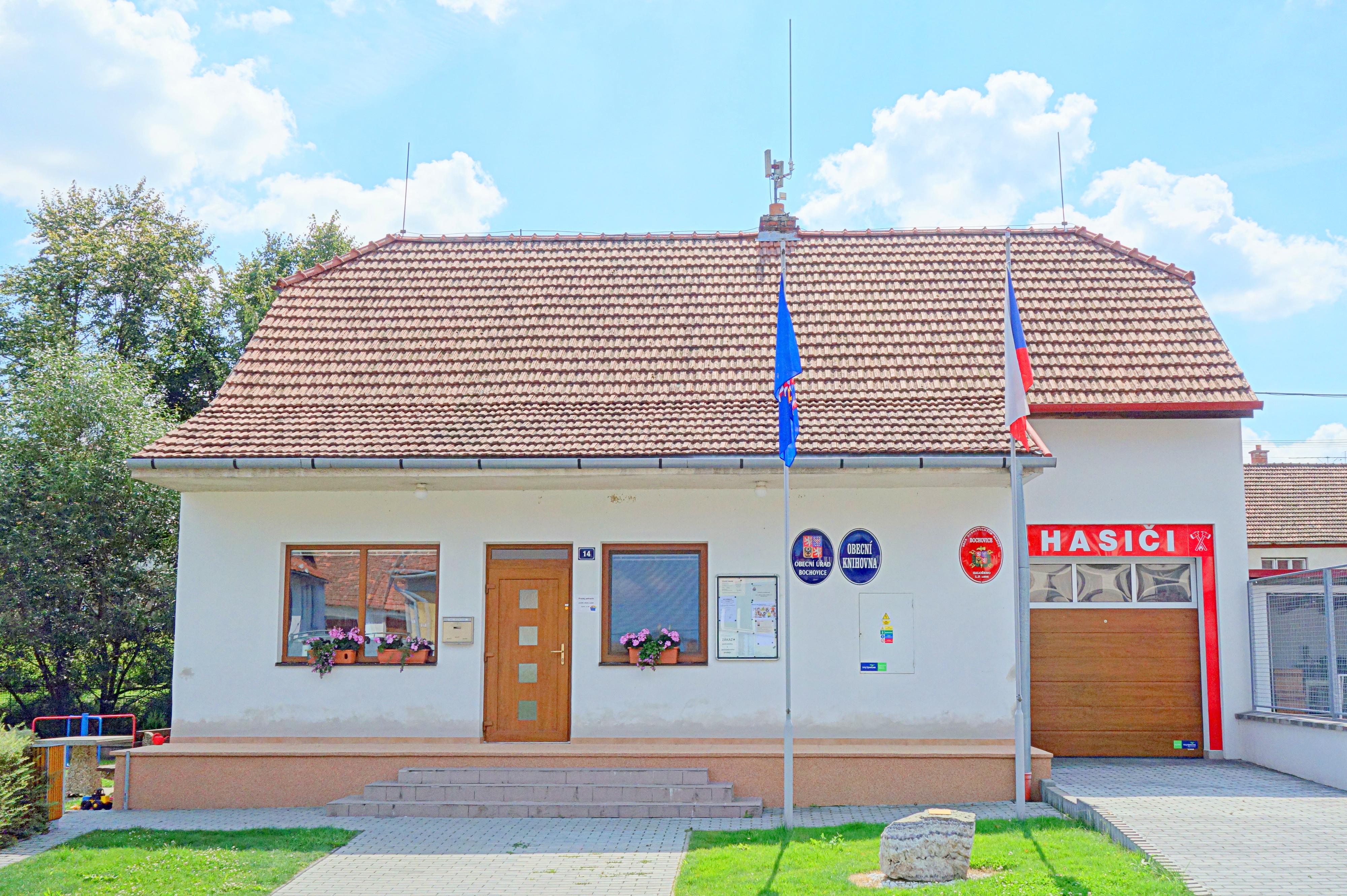 Bochovice - obecní úřad foto 2