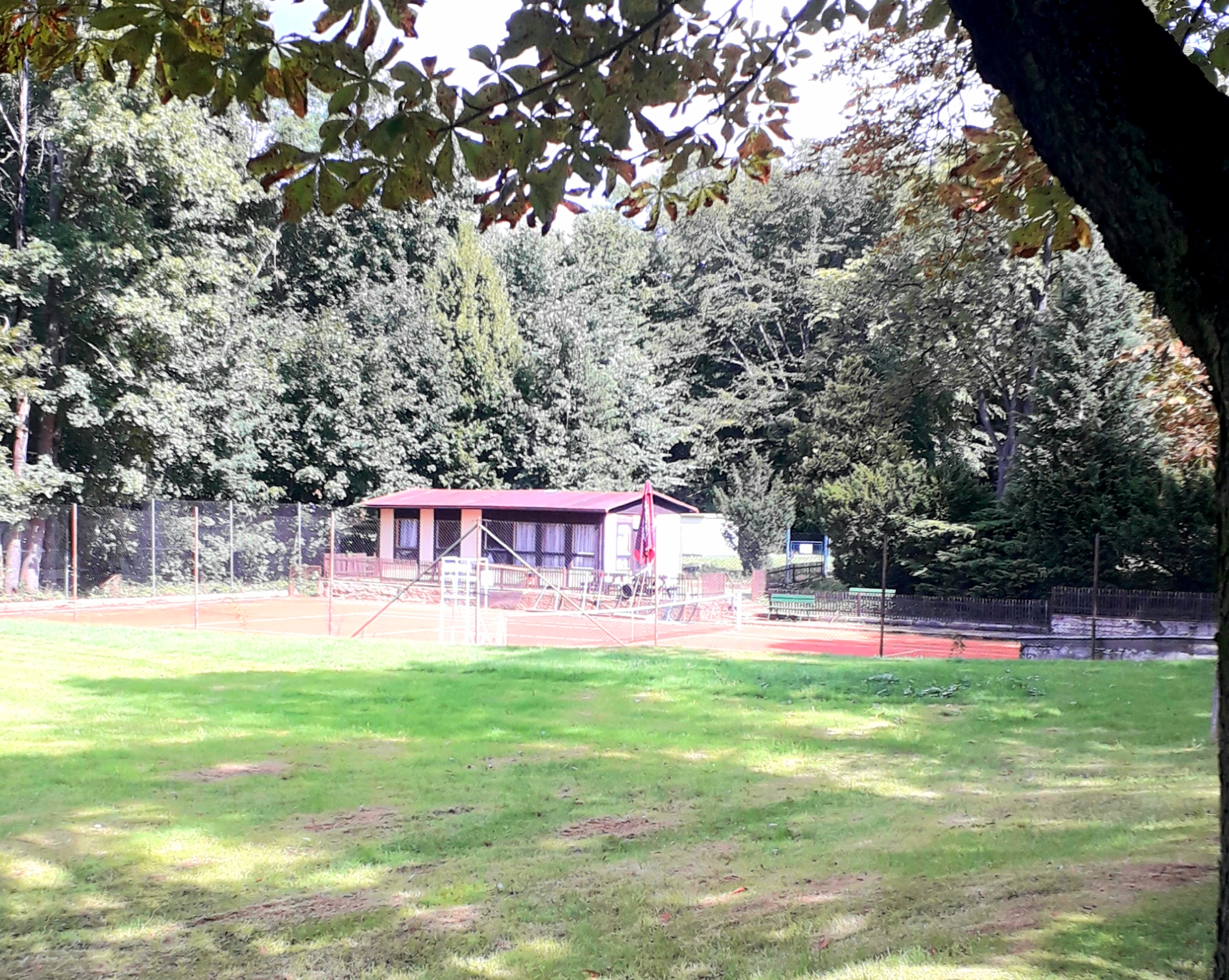 Tenisové kurty - LÁZNĚ LIBVERDA, a.s. foto 5