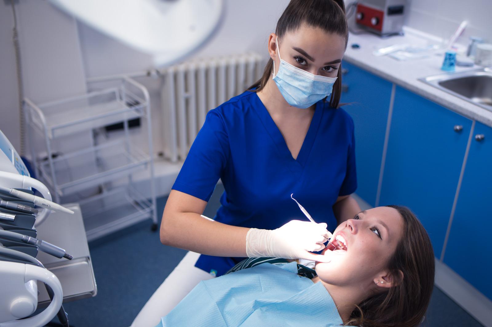 Ordinace dentální hygieny při SZŠ a VOŠZ Karlovy Vary, Mgr. Petra Vojtová, DiS., Mgr. Sylvie Pešavová Poorová, DiS.