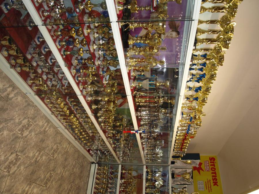 HAINZ - Sportovní trofeje, razítka, štítky foto 2