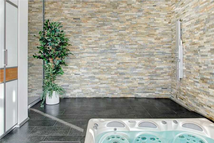 Štípaný obklad z přírodního kamene