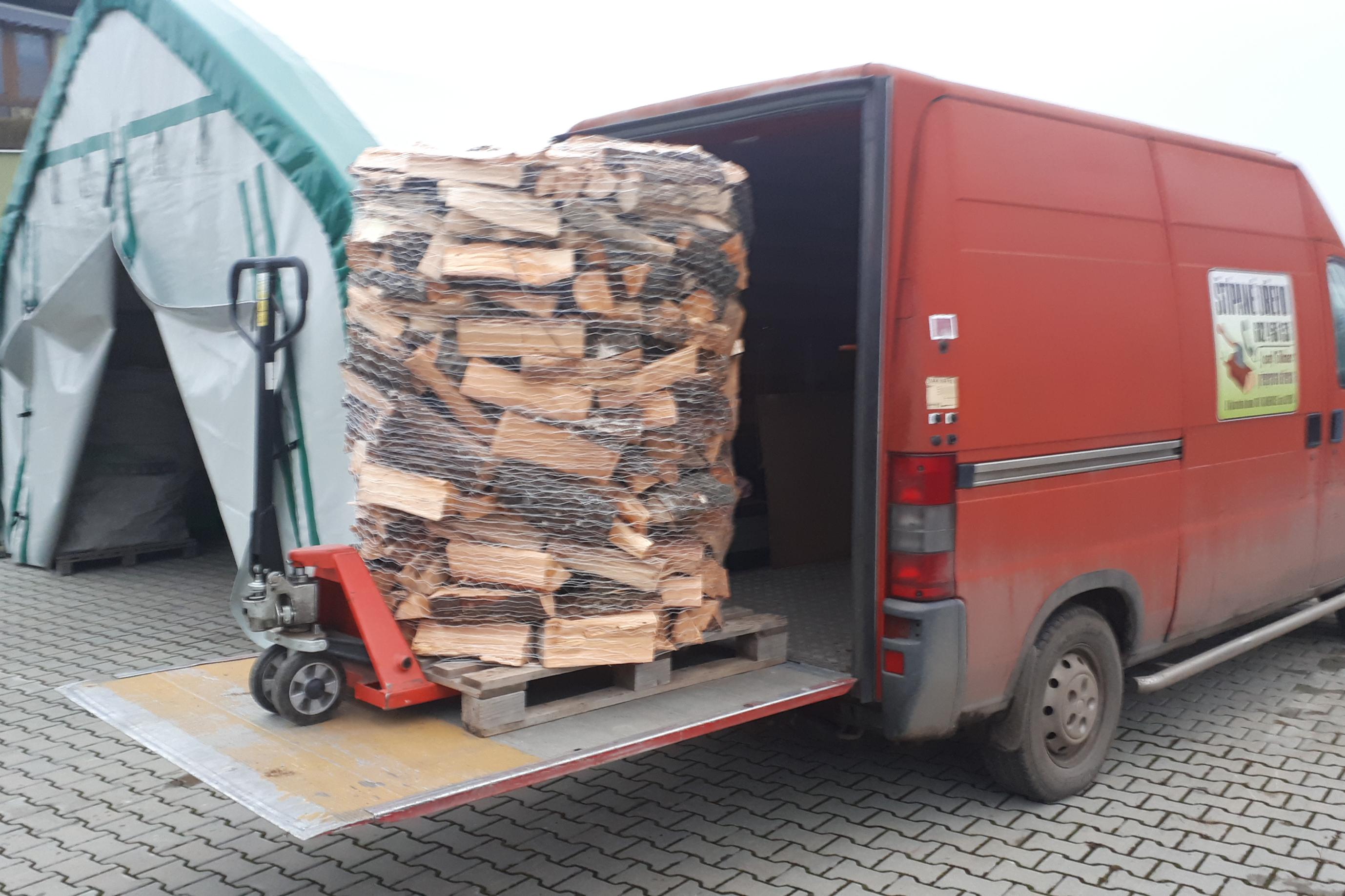 Štípané dřevo délek 25;33;40;50cm.