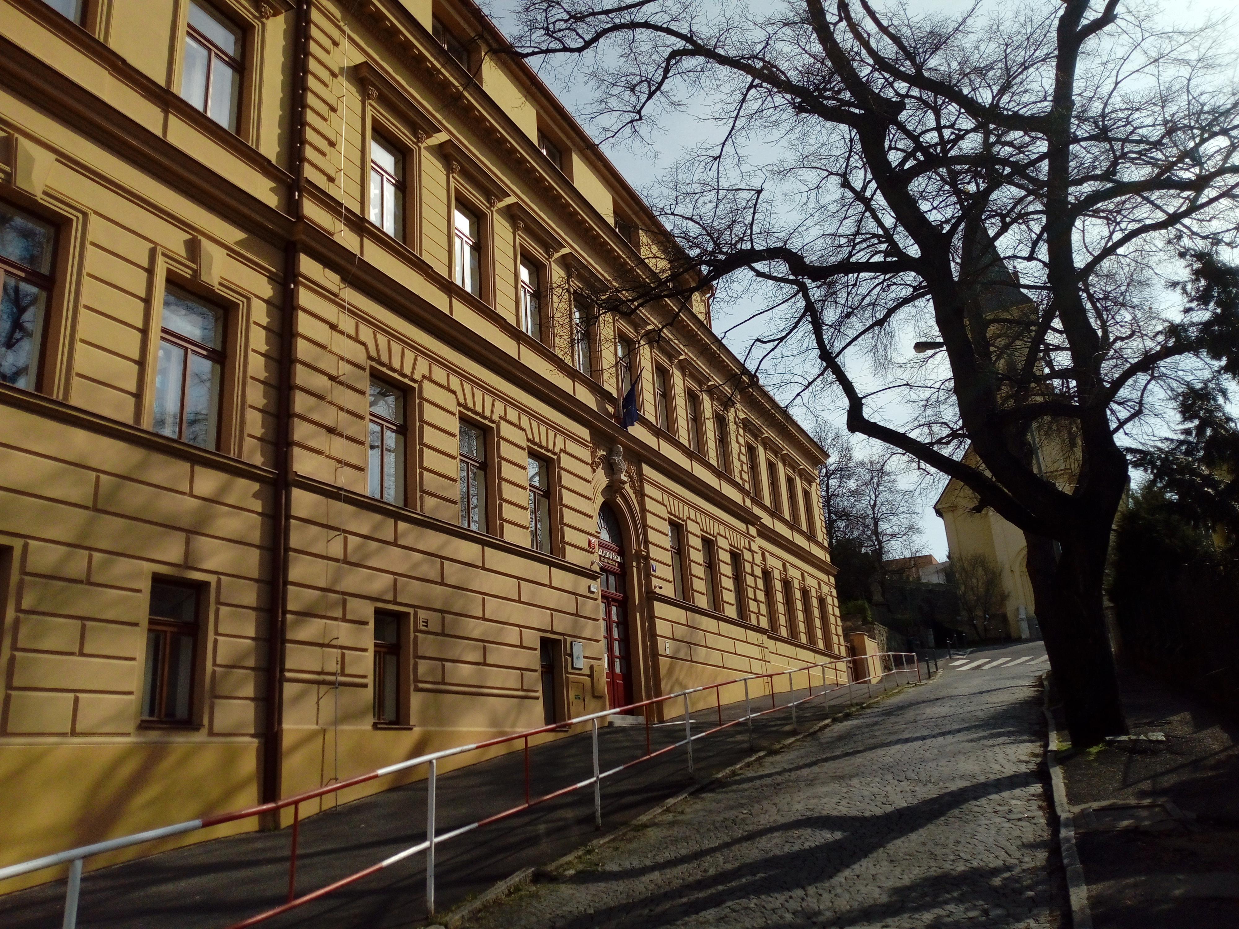 ZŠ Praha 4, Školní foto 2