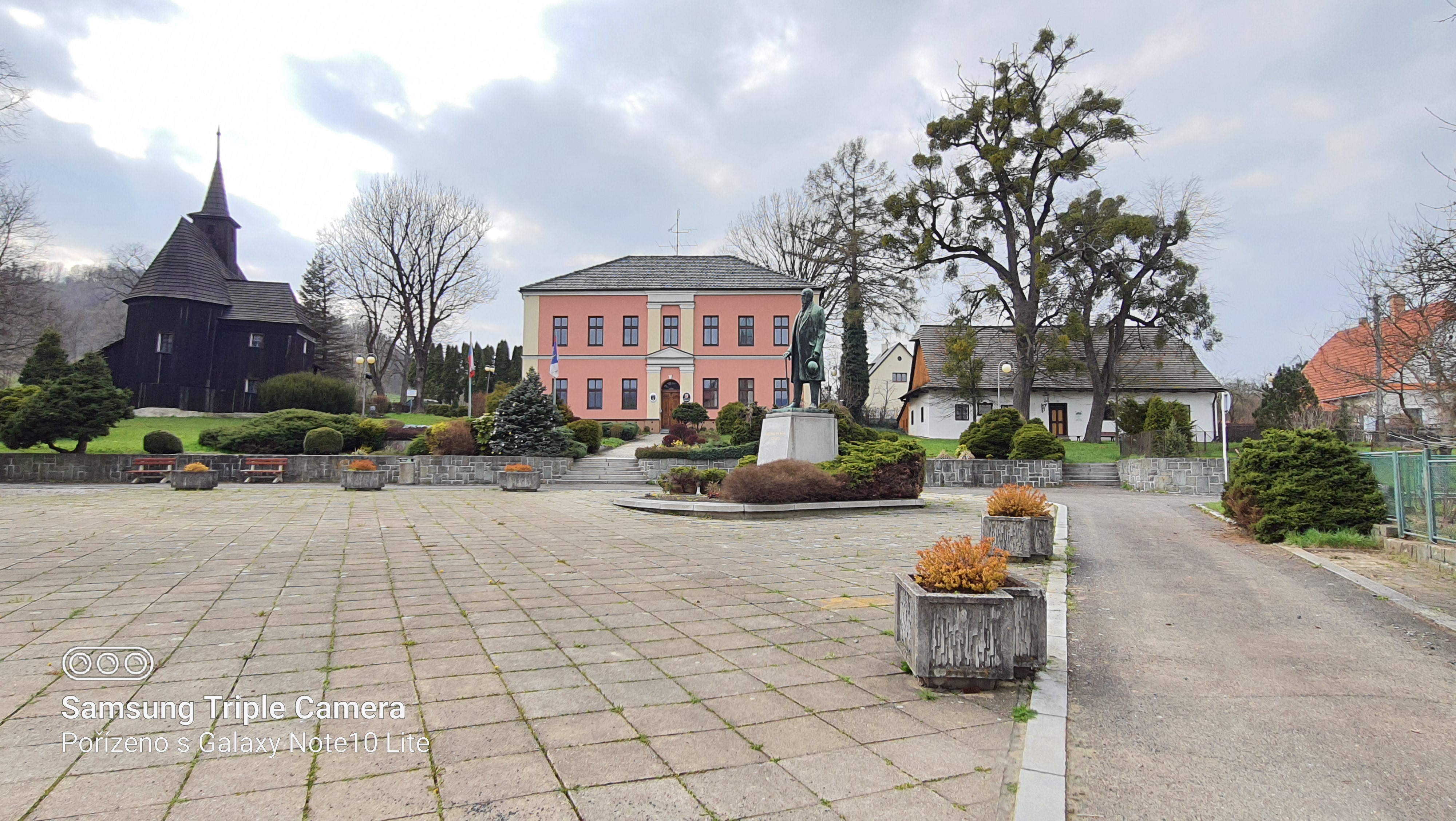 Hodslavice - obecní úřad foto 3