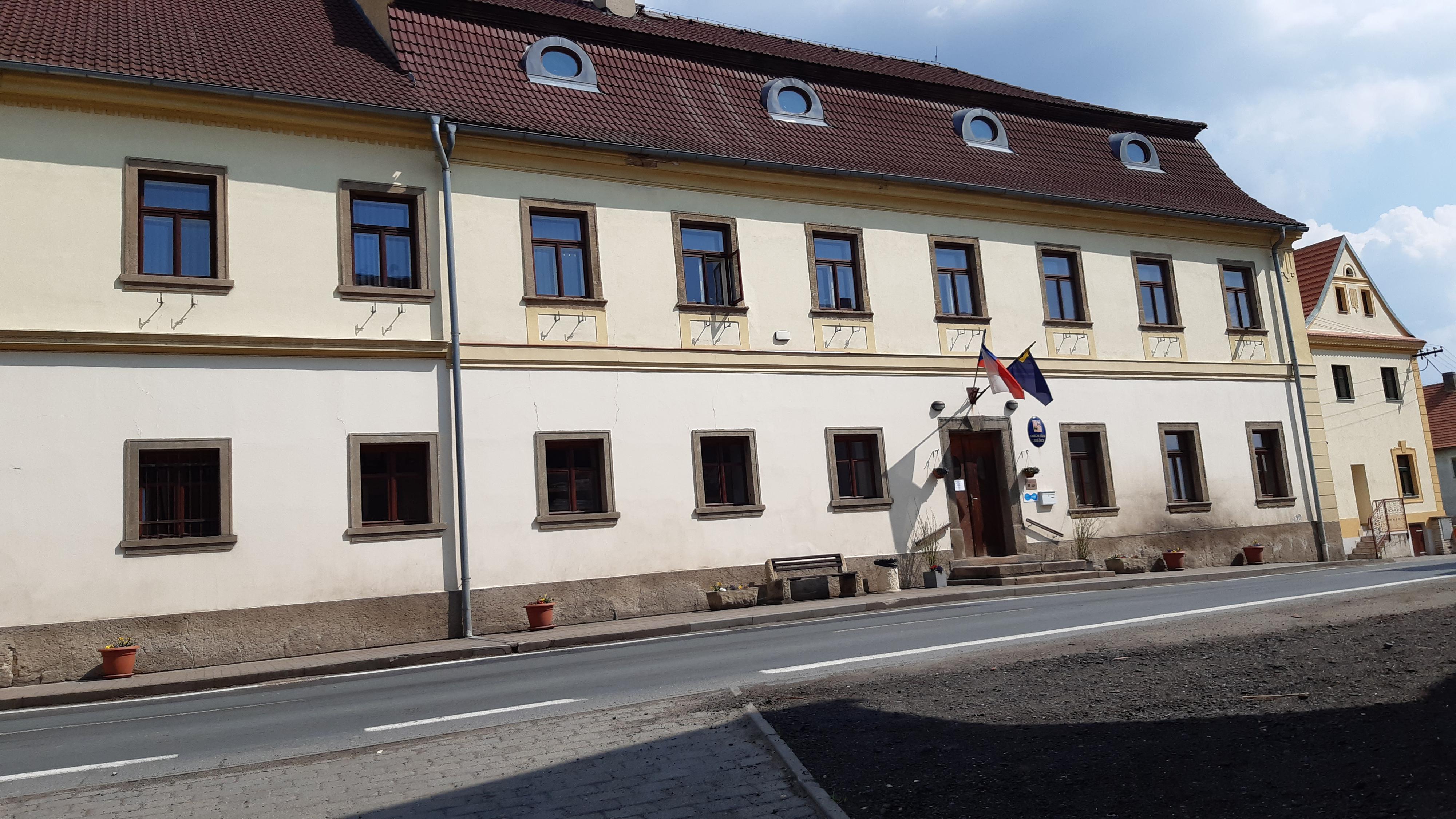 Liběšice - obecní úřad foto 3